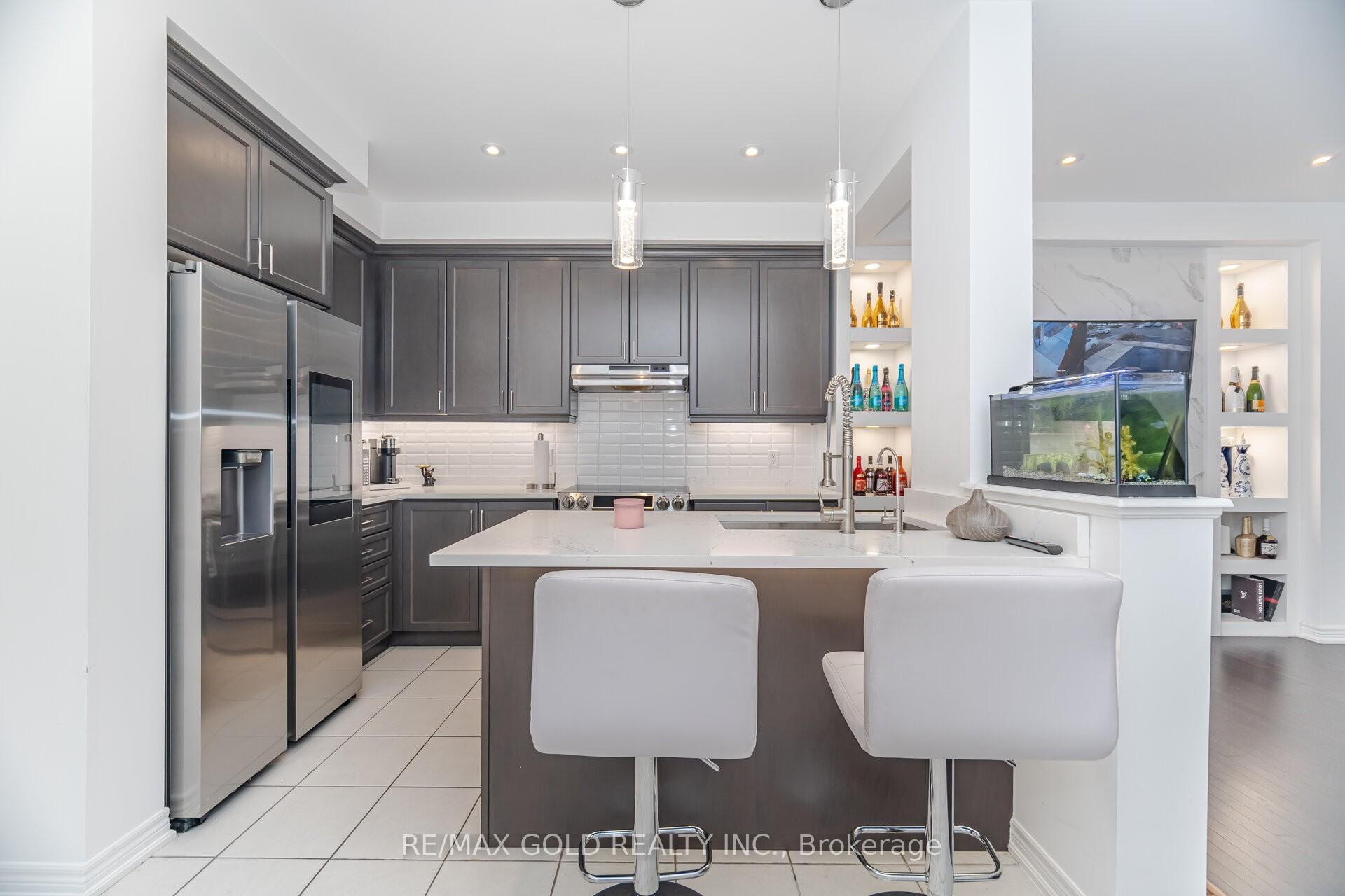 Photo 6 of 26 Davenfield Circle, Brampton, Bram East — HOMEH