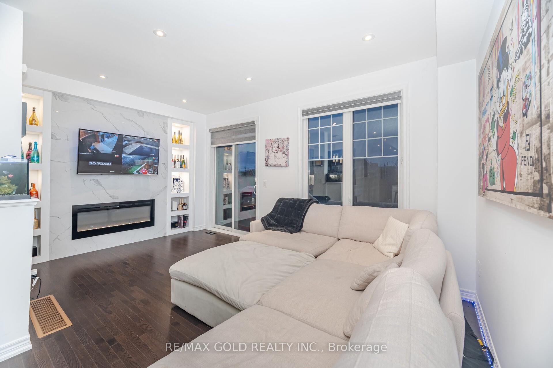 Photo 5 of 26 Davenfield Circle, Brampton, Bram East — HOMEH