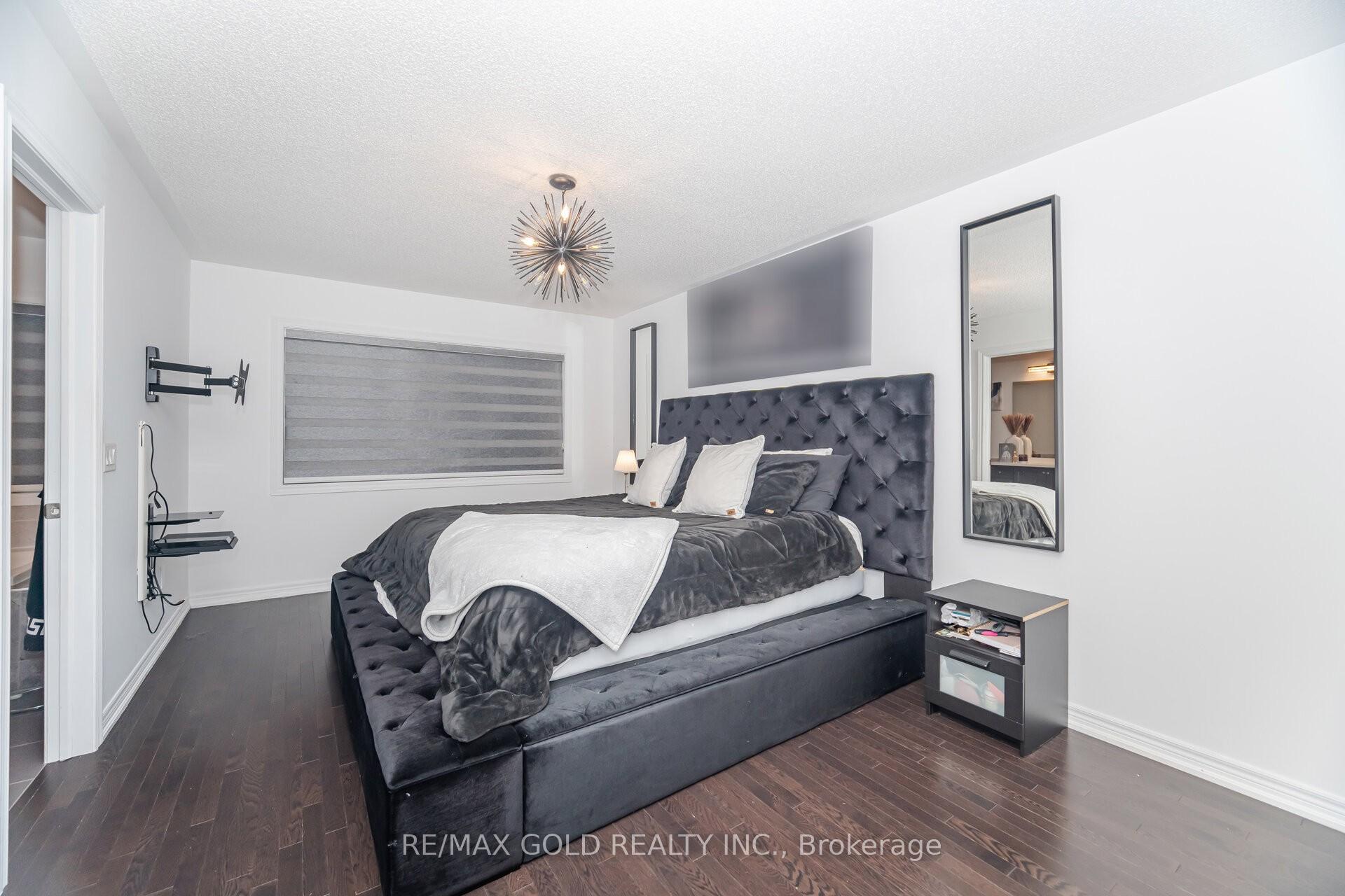 Photo 10 of 26 Davenfield Circle, Brampton, Bram East — HOMEH