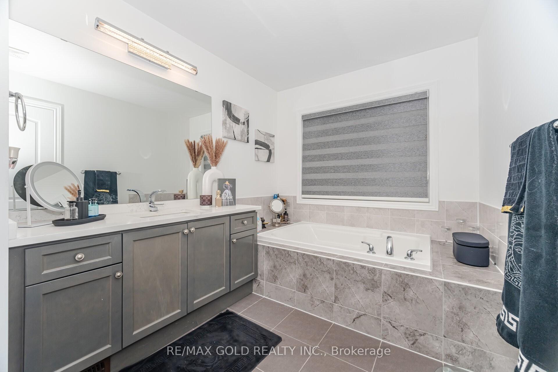 Photo 12 of 26 Davenfield Circle, Brampton, Bram East — HOMEH