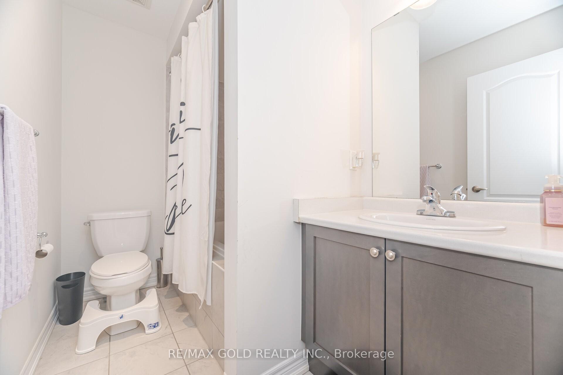 Photo 8 of 26 Davenfield Circle, Brampton, Bram East — HOMEH
