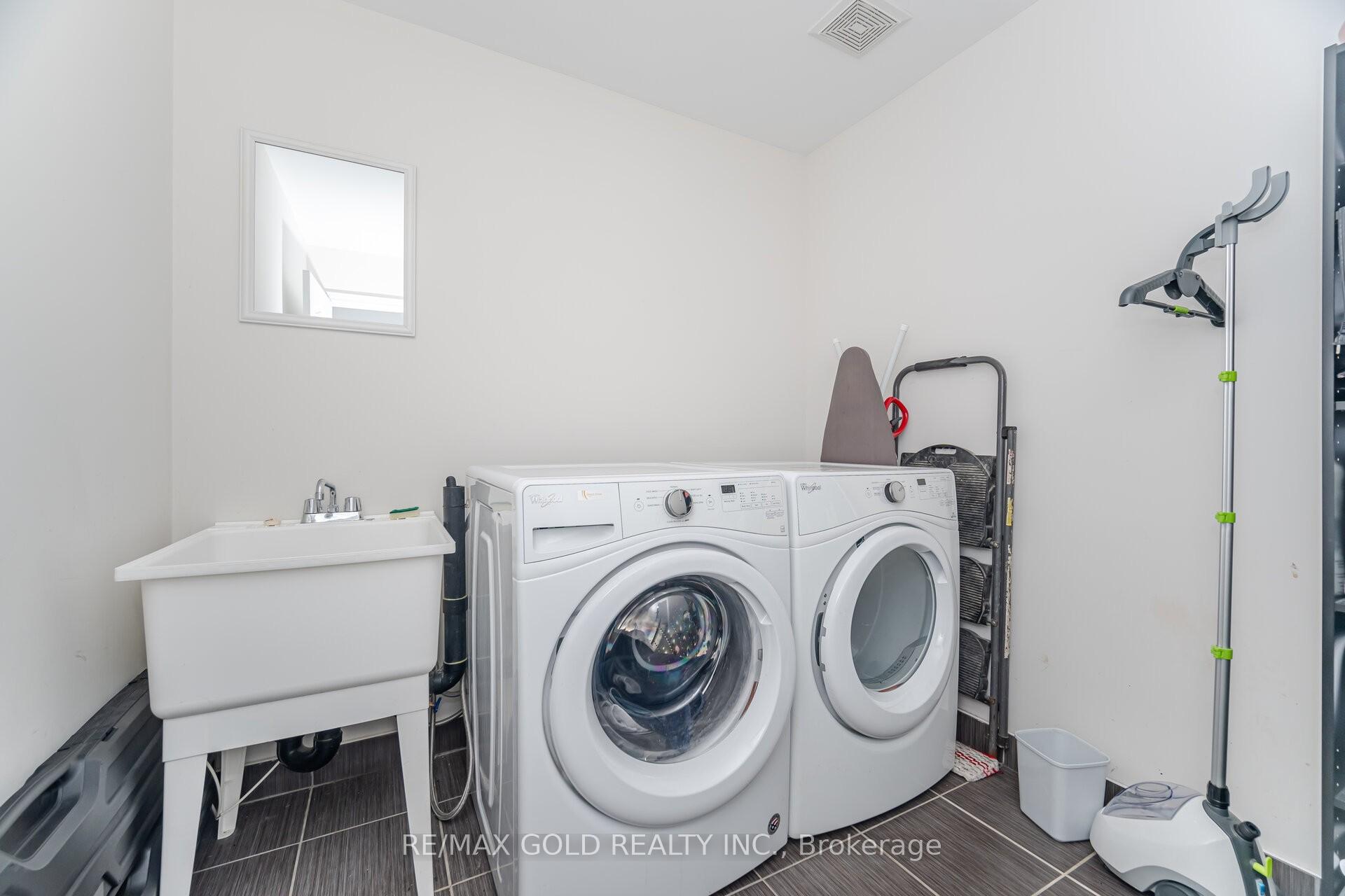 Photo 13 of 26 Davenfield Circle, Brampton, Bram East — HOMEH