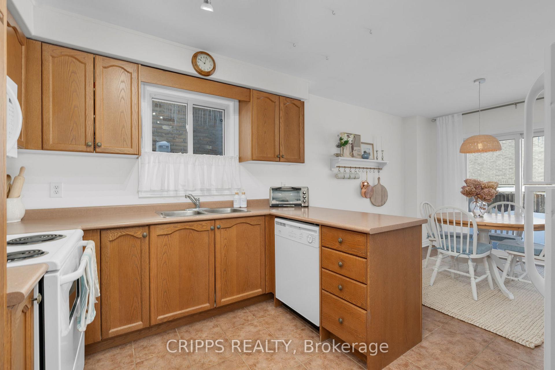 Photo 7 of 14 Mcavoy Drive, Barrie, Edgehill Drive — HOMEH