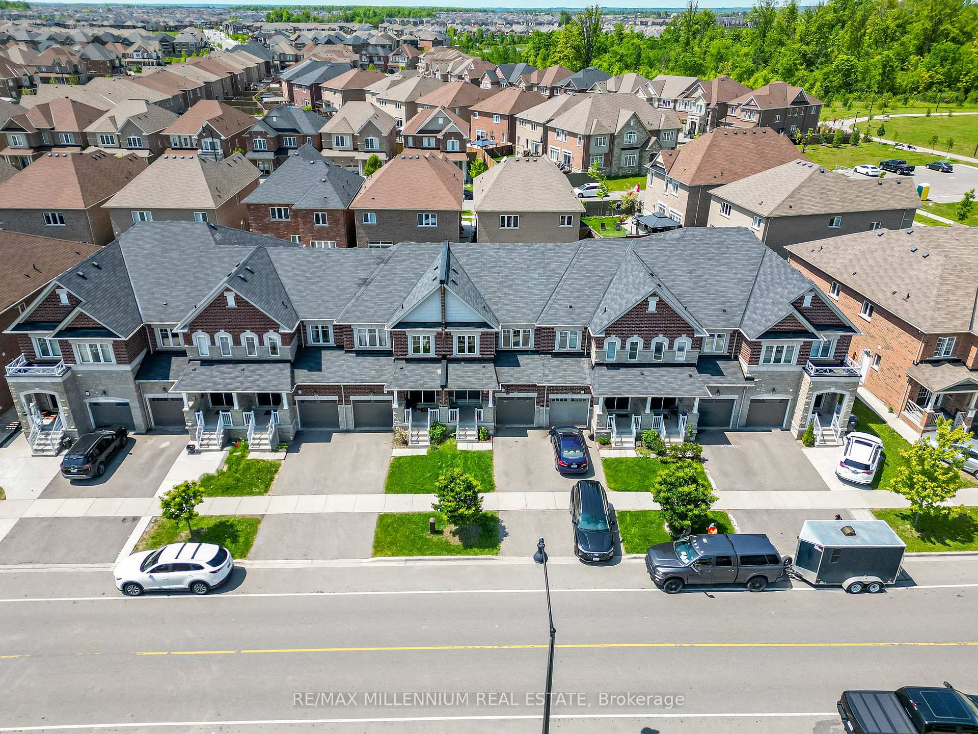 Photo 2 of 494 Queen Mary Drive, Brampton, Northwest Brampton — HOMEH