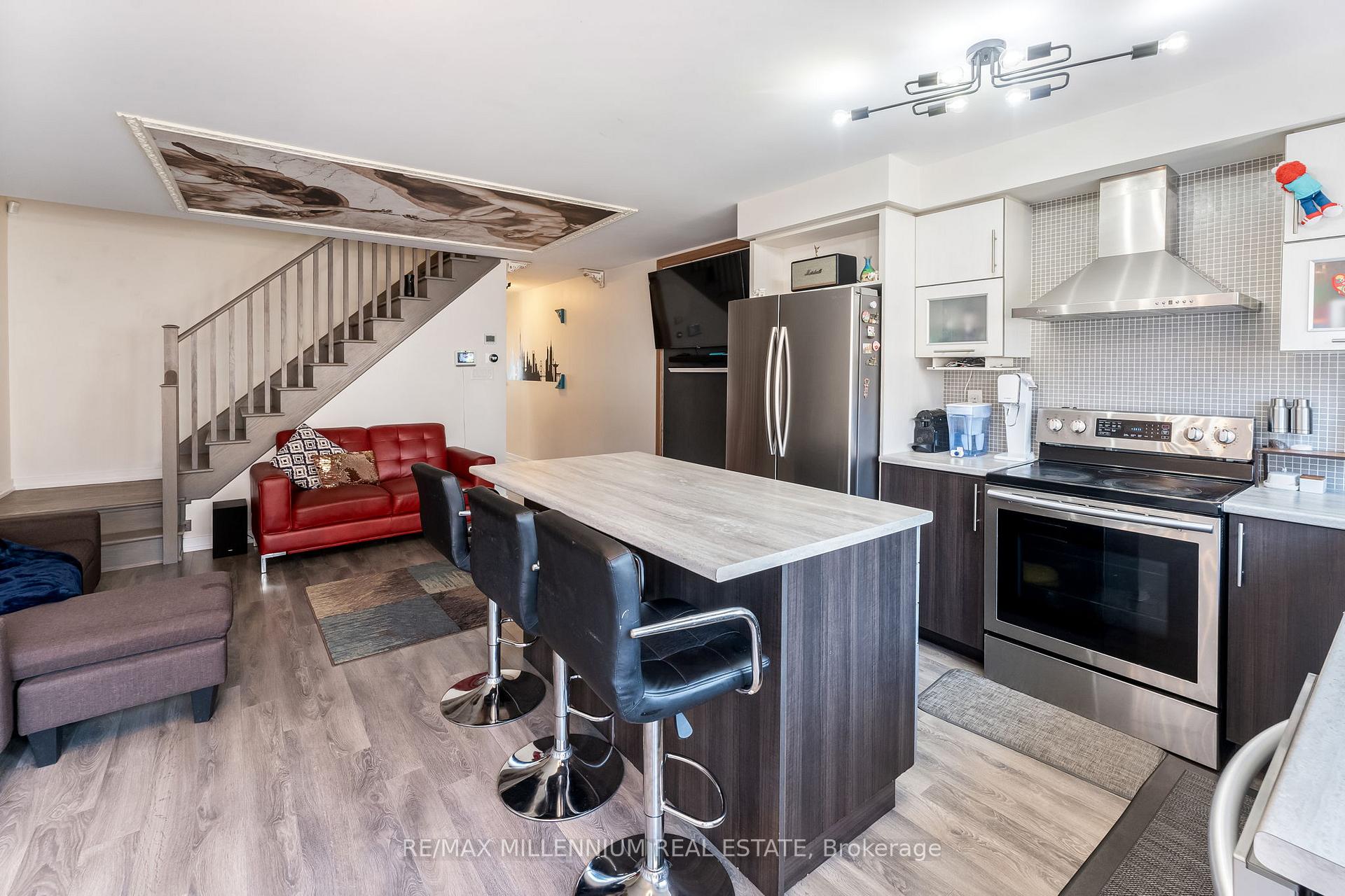Photo 12 of 494 Queen Mary Drive, Brampton, Northwest Brampton — HOMEH