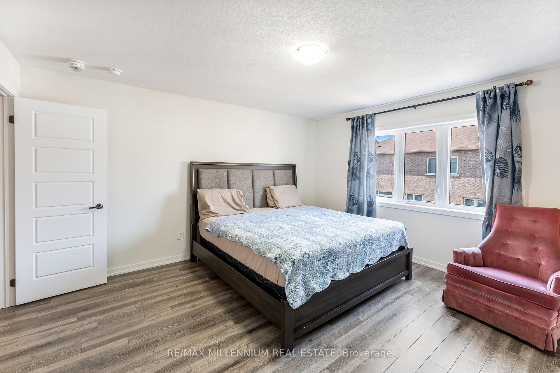 Photo 21 of 494 Queen Mary Drive, Brampton, Northwest Brampton — HOMEH