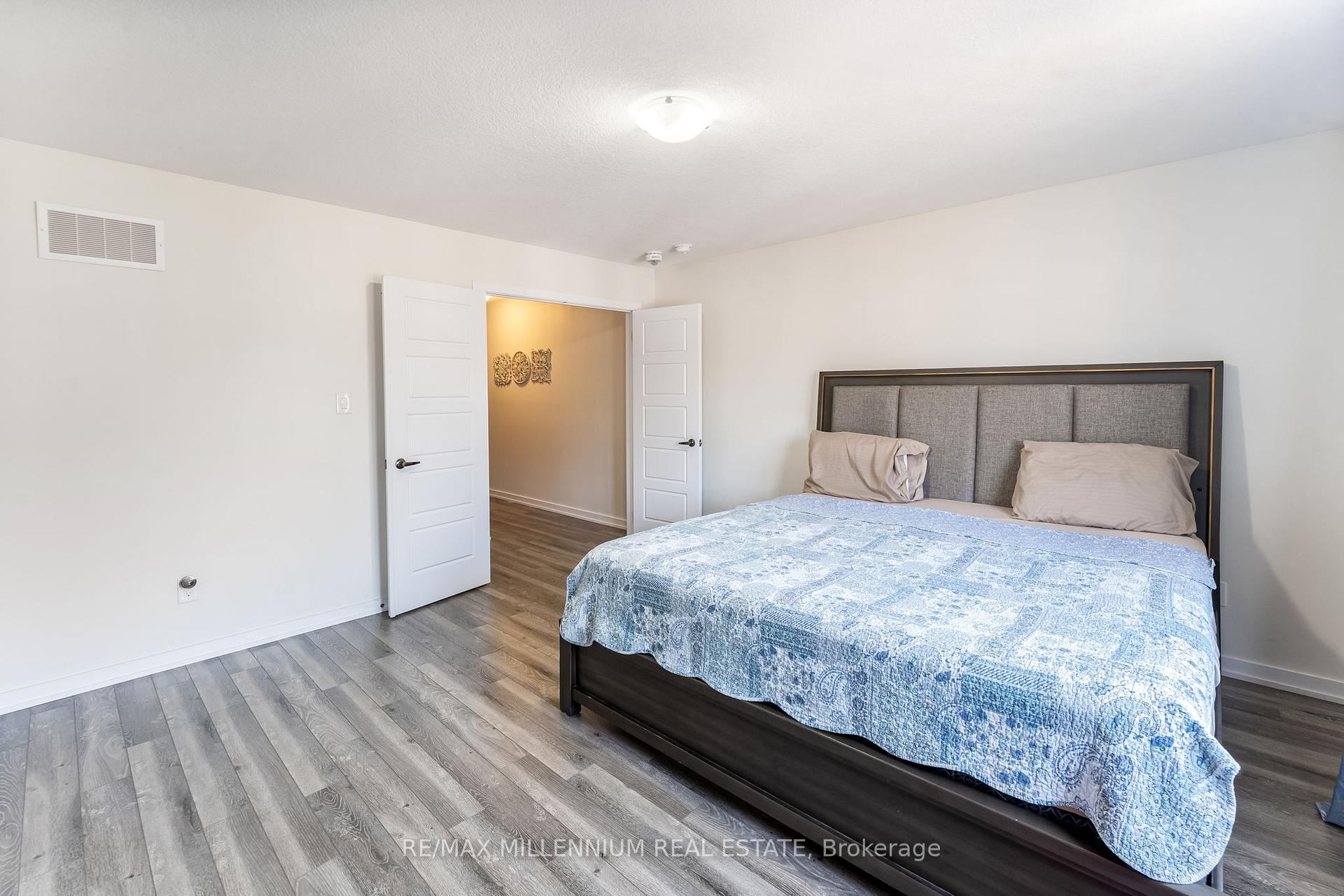 Photo 23 of 494 Queen Mary Drive, Brampton, Northwest Brampton — HOMEH
