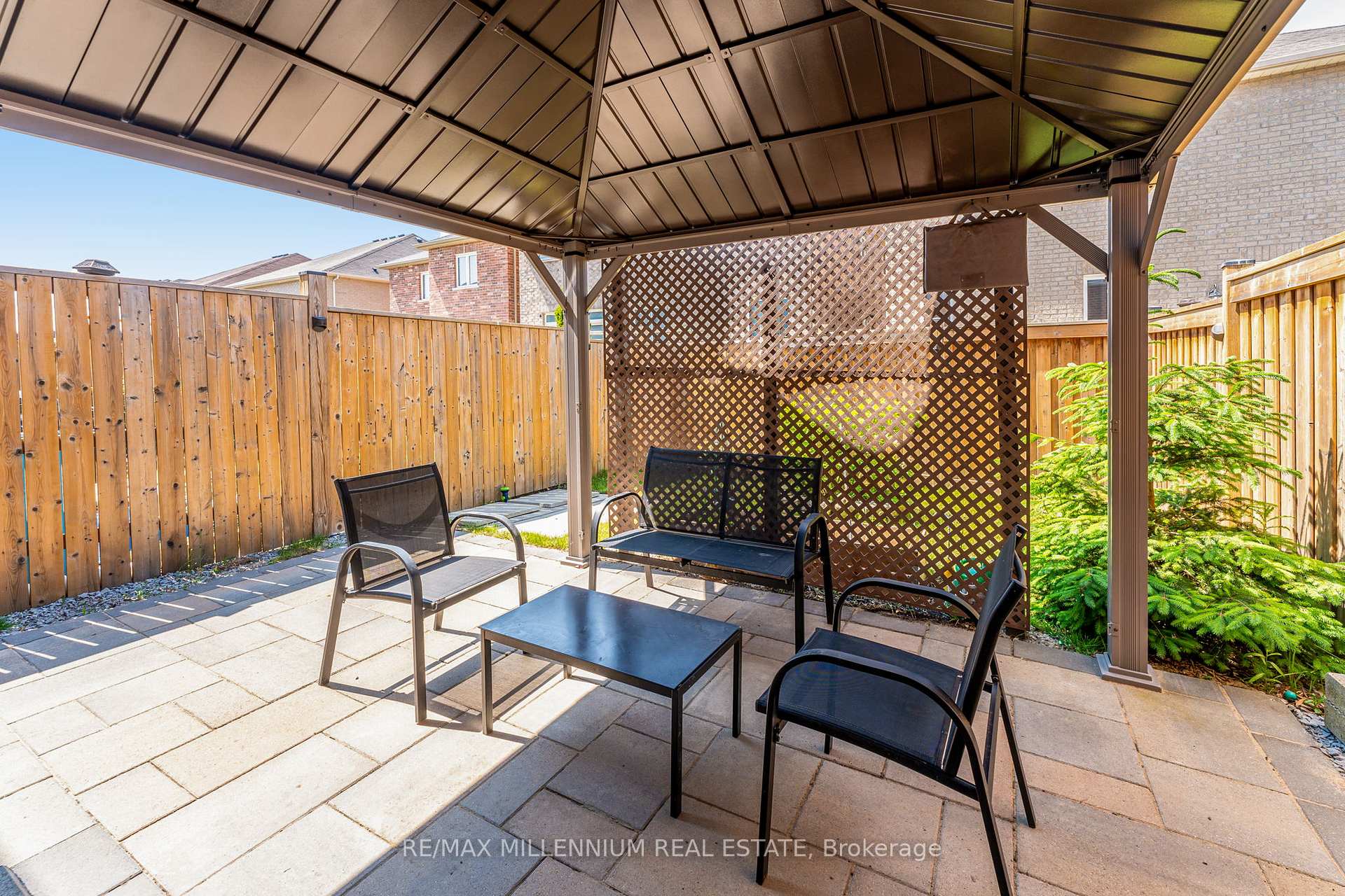 Photo 36 of 494 Queen Mary Drive, Brampton, Northwest Brampton — HOMEH