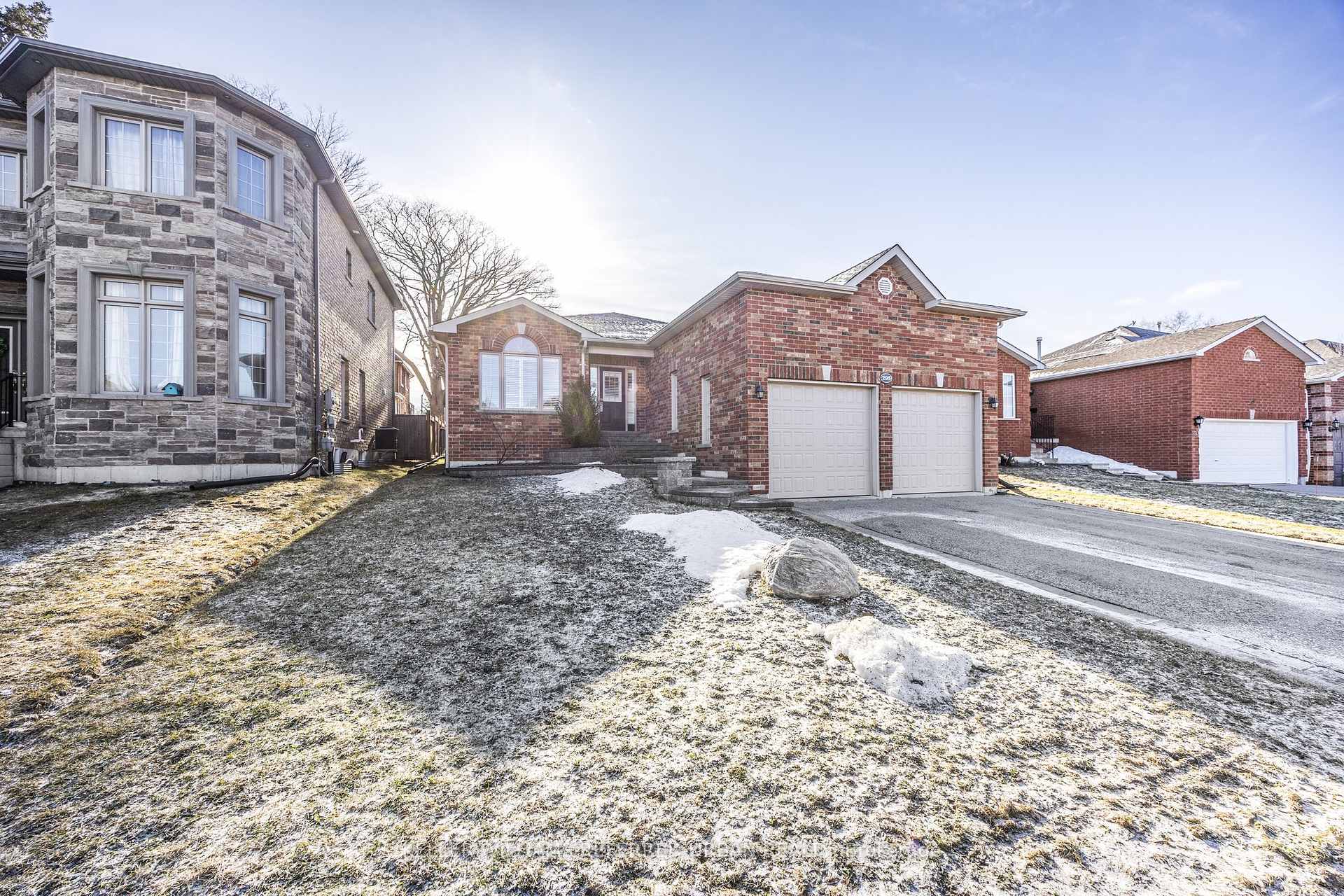 Photo 3 of 295 Cox Mill Road, Barrie, Bayshore — HOMEH