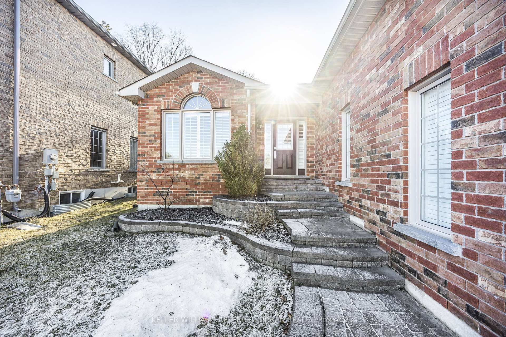 Photo 4 of 295 Cox Mill Road, Barrie, Bayshore — HOMEH