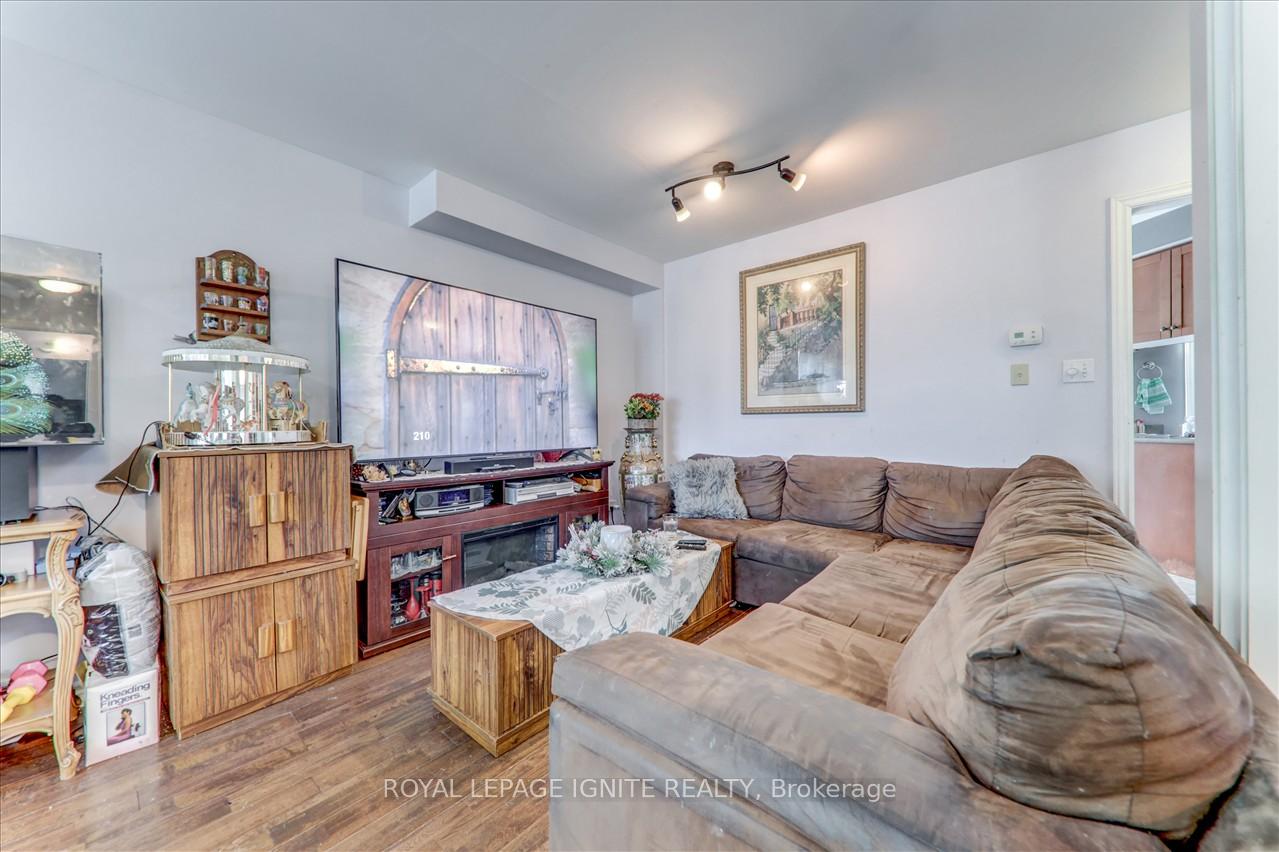 Photo 9 of 1675 Canadore Crescent, Oshawa, Samac — HOMEH