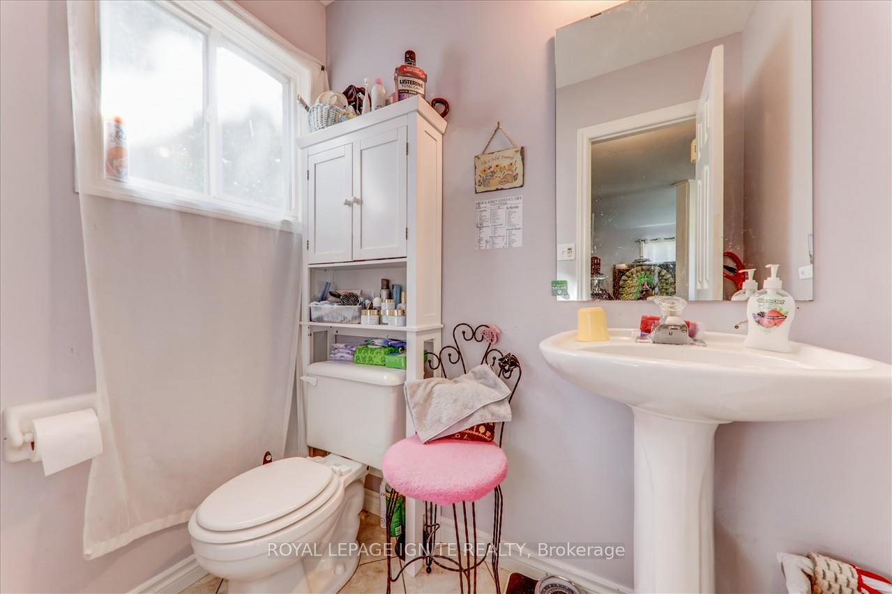 Photo 10 of 1675 Canadore Crescent, Oshawa, Samac — HOMEH