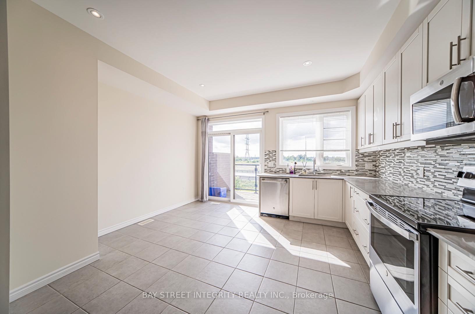 Photo 10 of Unit 246, 30 Times Square Boulevard, Hamilton, Stoney Creek — HOMEH