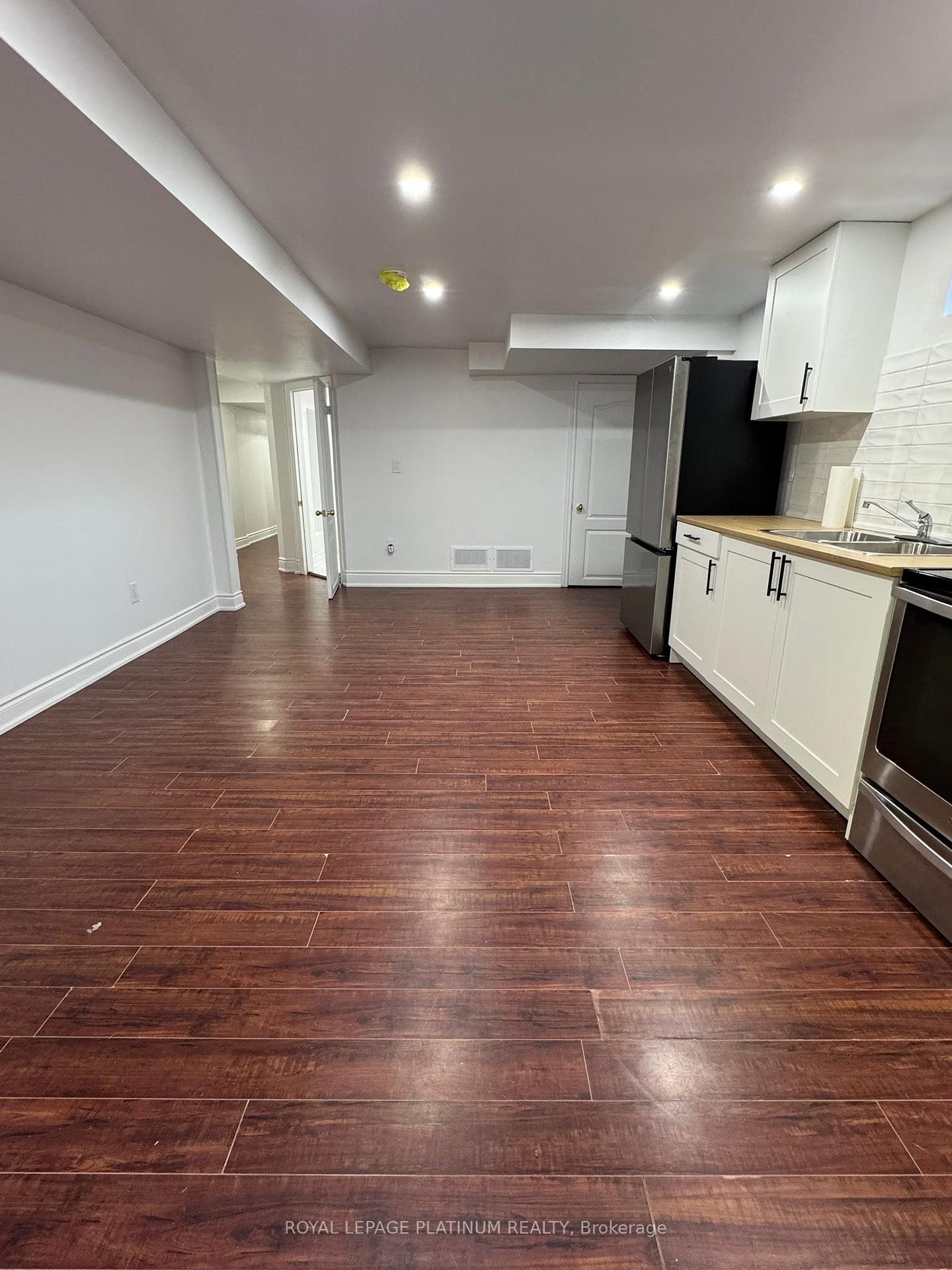 Photo 5 of 21 Freshspring Drive, Brampton, Sandringham-Wellington — HOMEH