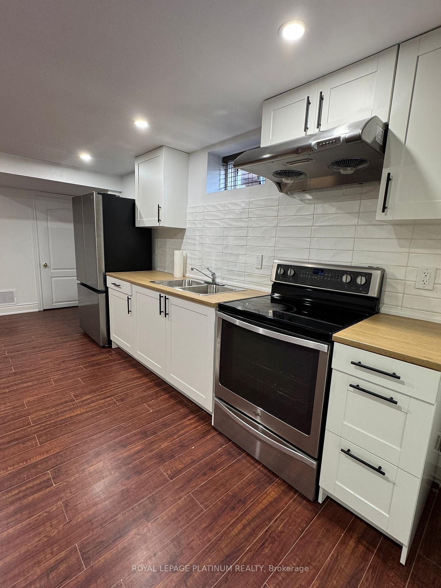 Photo 6 of 21 Freshspring Drive, Brampton, Sandringham-Wellington — HOMEH