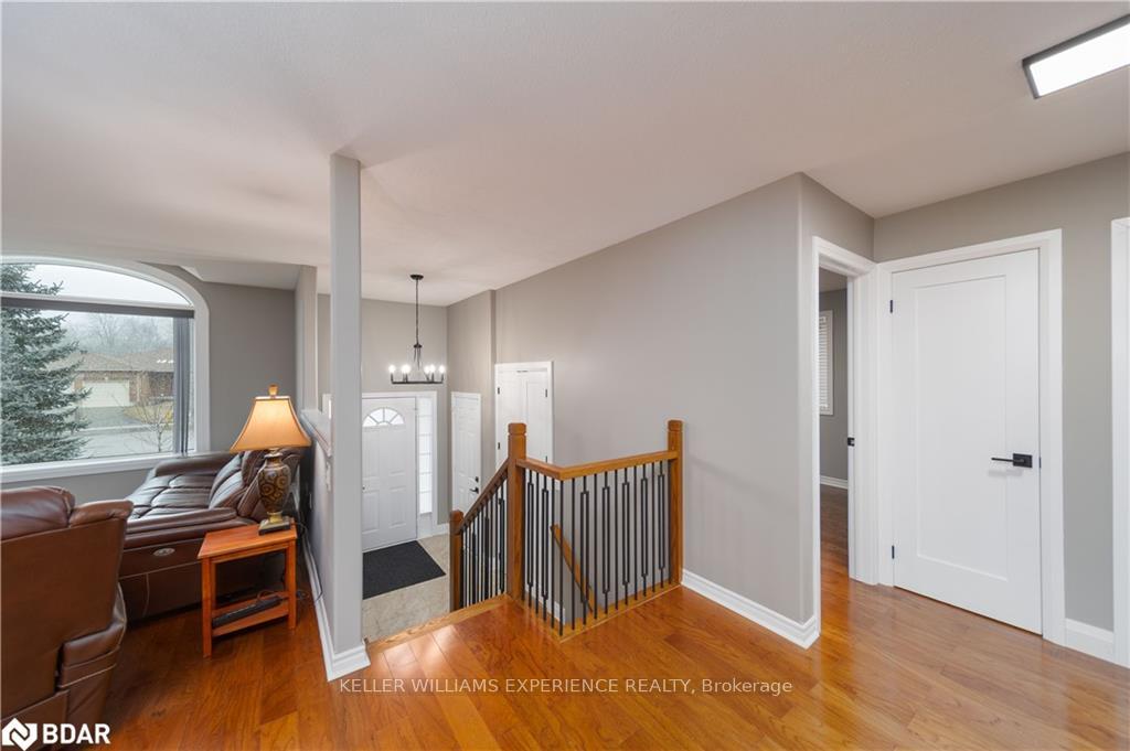 Photo 5 of 100 Seline Crescent, Barrie, Painswick South — HOMEH