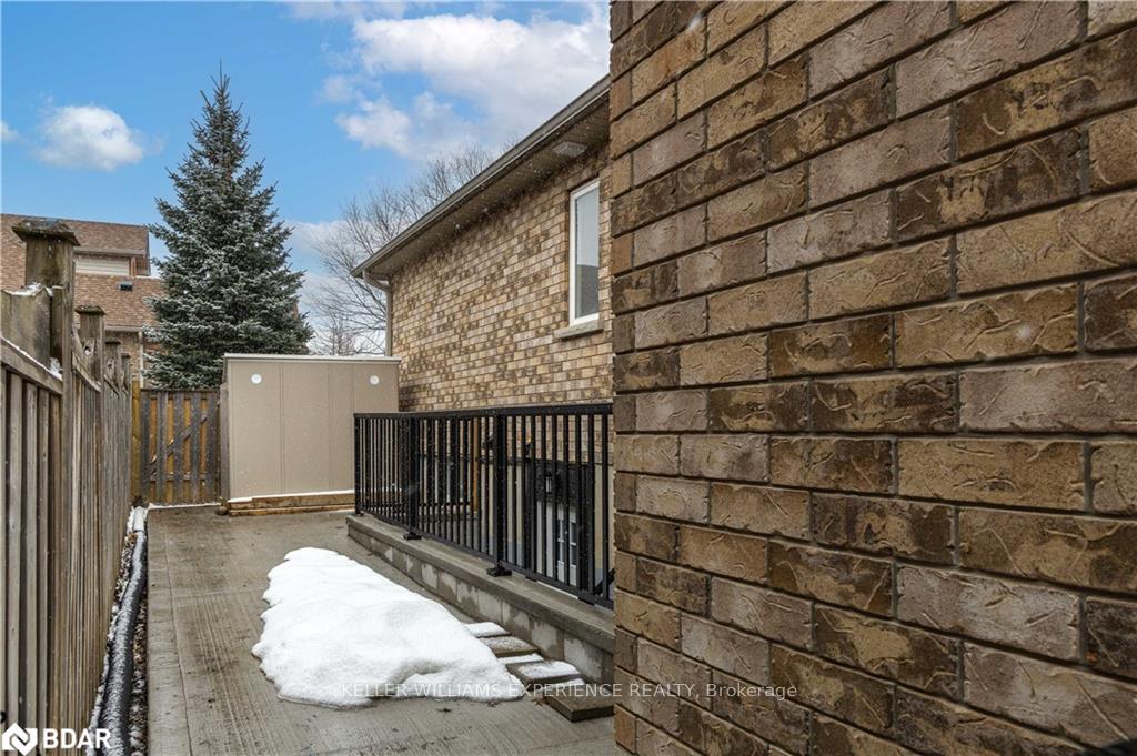 Photo 17 of 100 Seline Crescent, Barrie, Painswick South — HOMEH