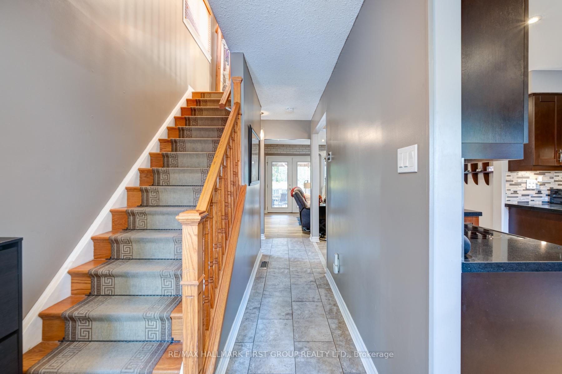 Photo 3 of 1460 Wecker Drive, Oshawa, Lakeview — HOMEH