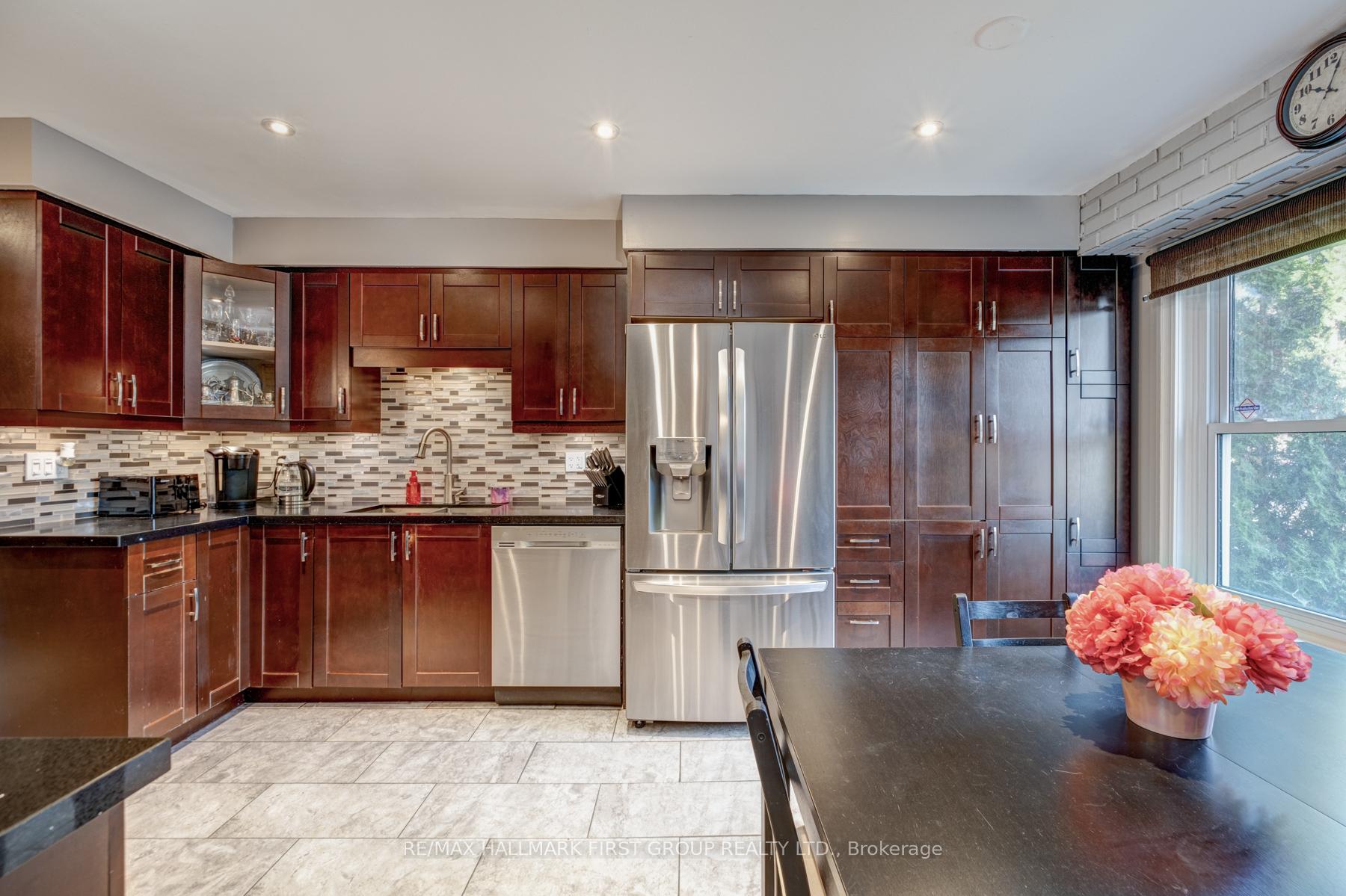 Photo 4 of 1460 Wecker Drive, Oshawa, Lakeview — HOMEH
