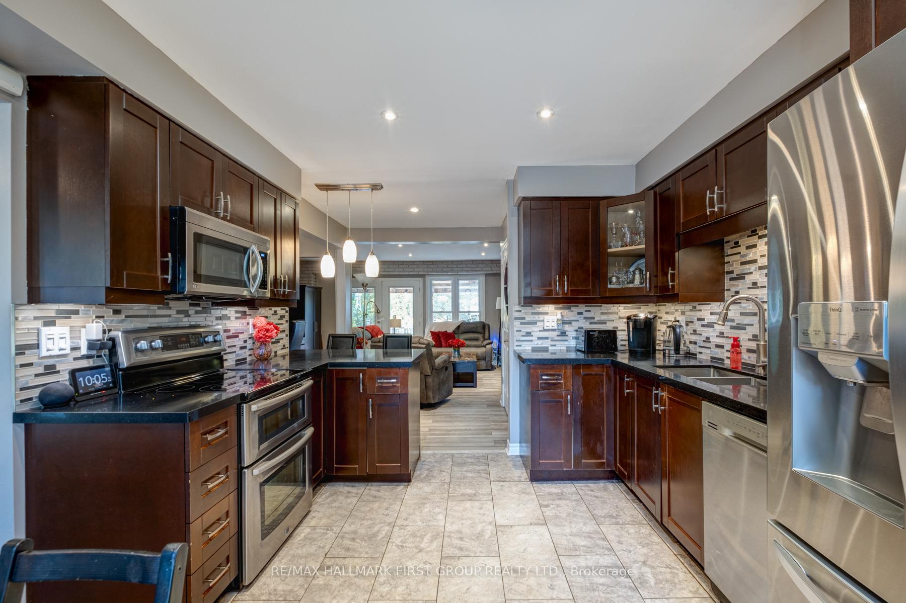 Photo 5 of 1460 Wecker Drive, Oshawa, Lakeview — HOMEH