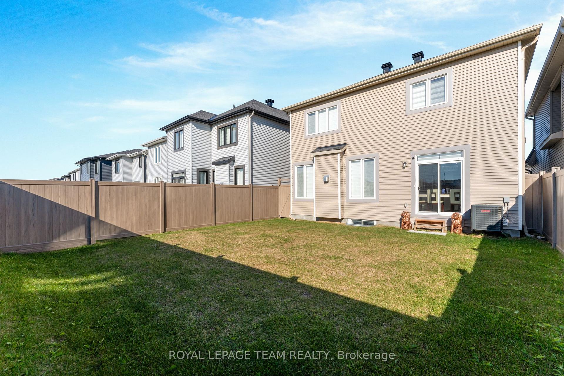 Front of 326 Finial Way