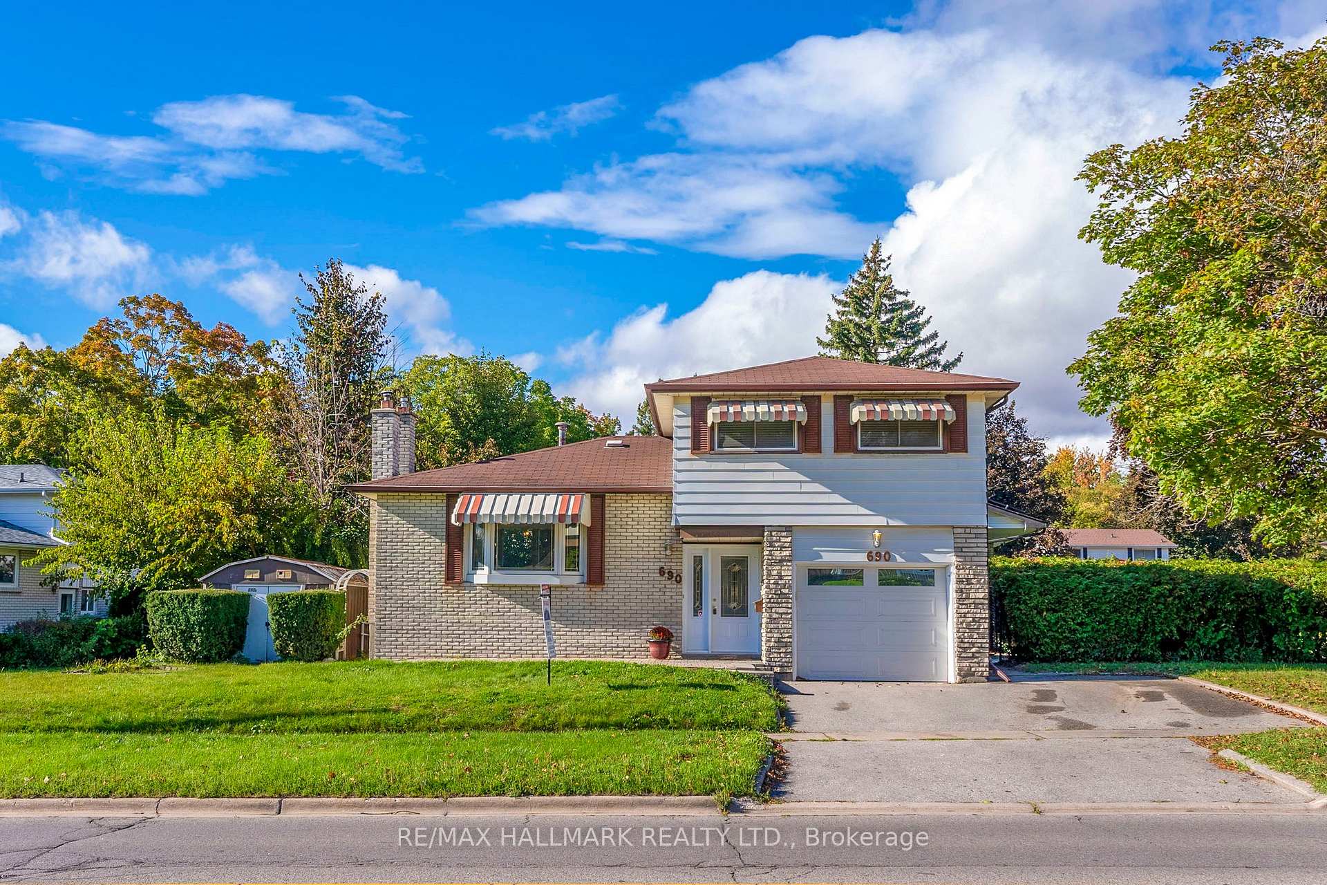 Front of 690 Adelaide Avenue E
