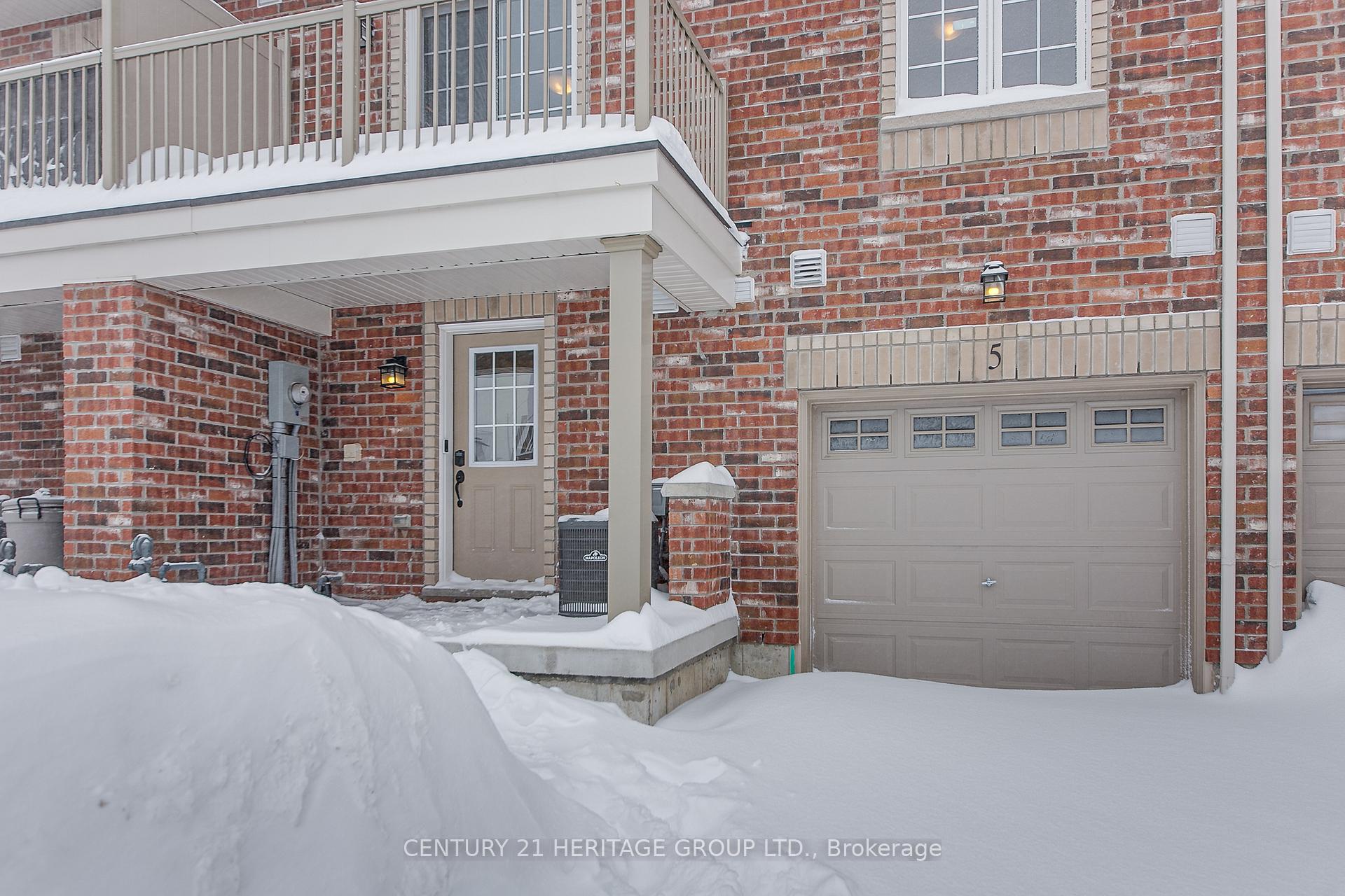 Photo 2 of 5 Silo Mews, Barrie, Innis-Shore — HOMEH