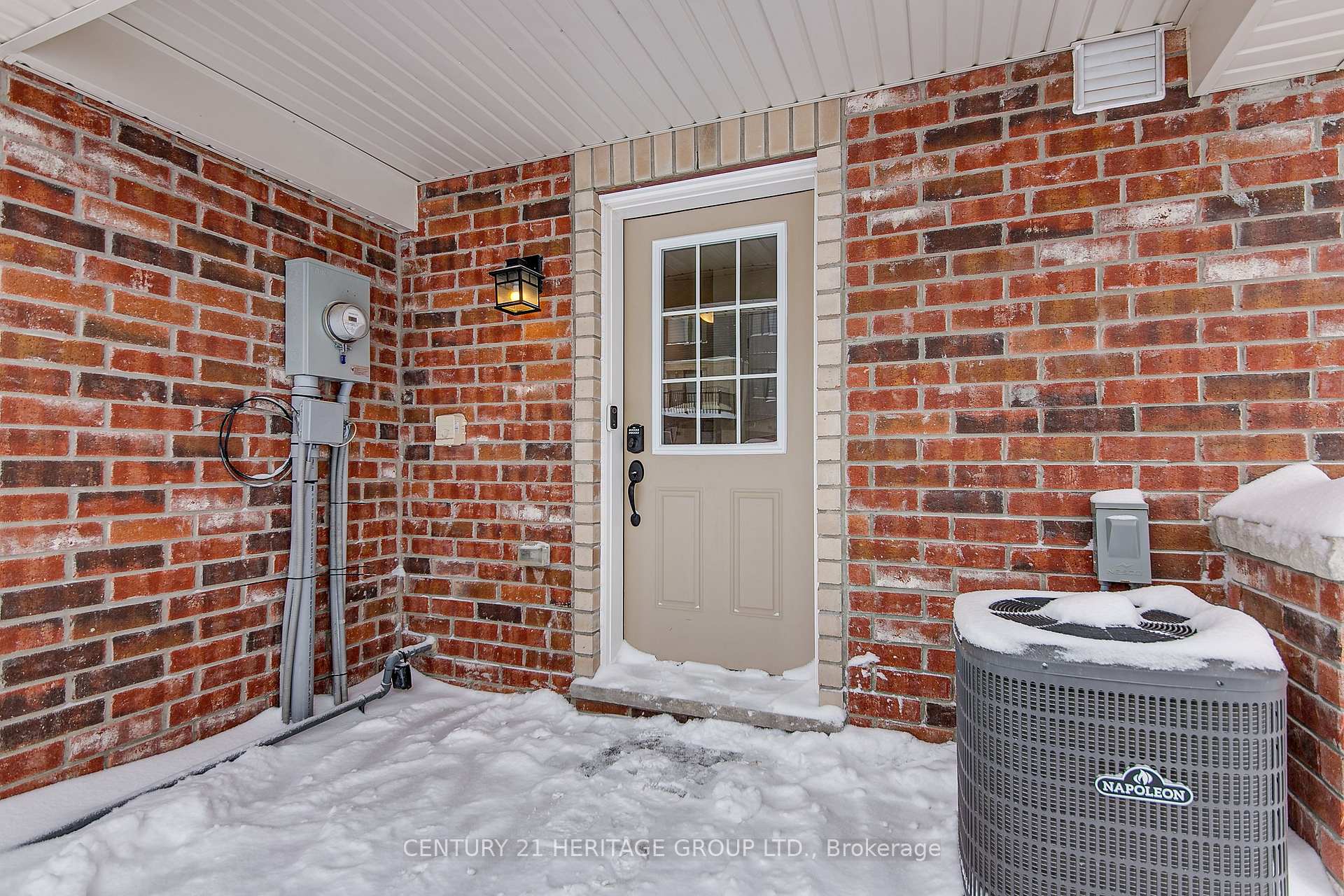 Photo 3 of 5 Silo Mews, Barrie, Innis-Shore — HOMEH