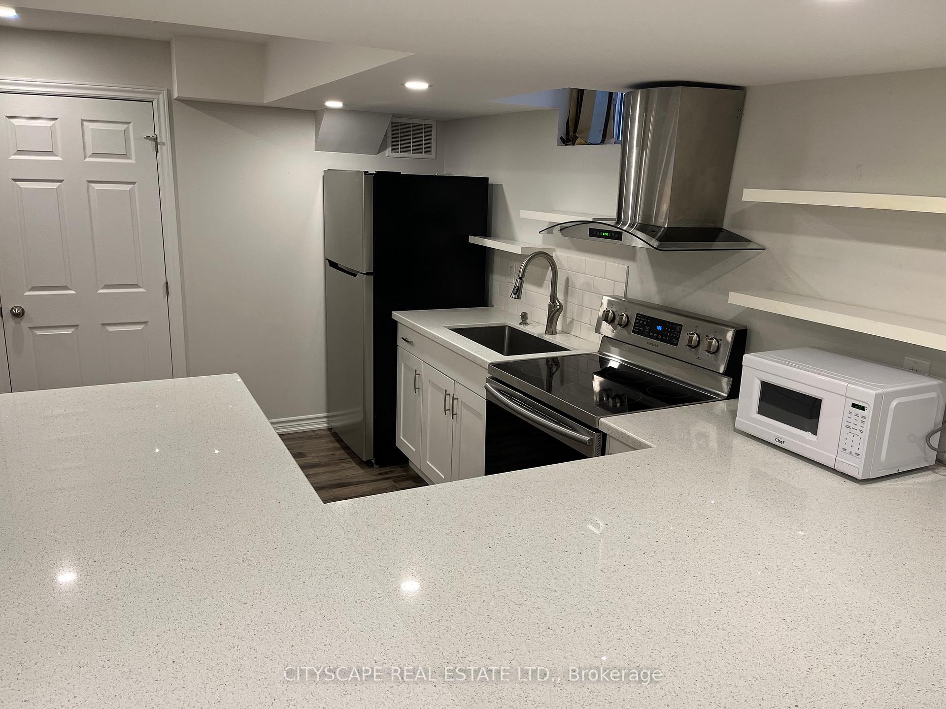 Photo 3 of 27 Seafair Crescent, Brampton, Fletcher's West — HOMEH