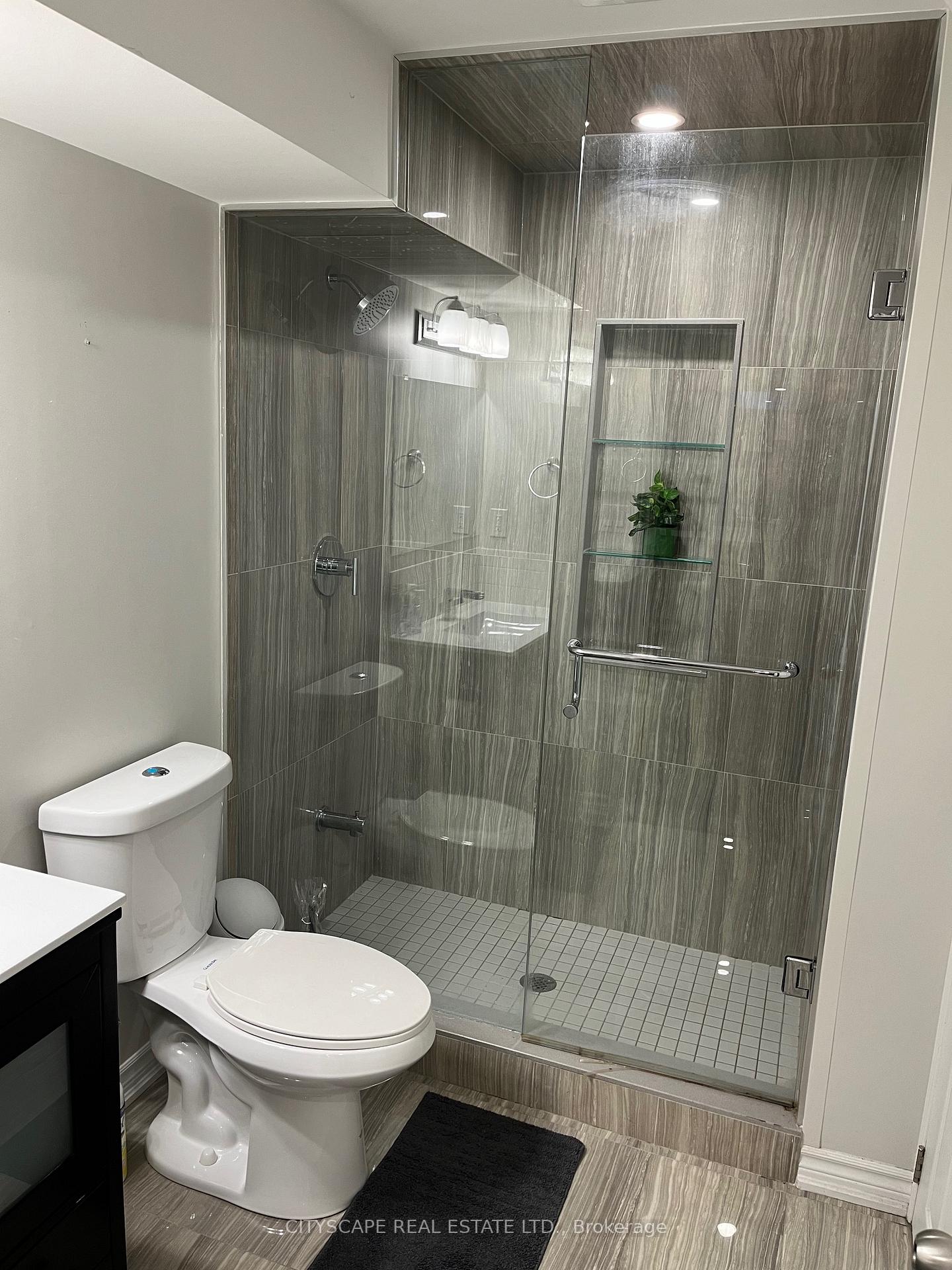 Photo 7 of 27 Seafair Crescent, Brampton, Fletcher's West — HOMEH