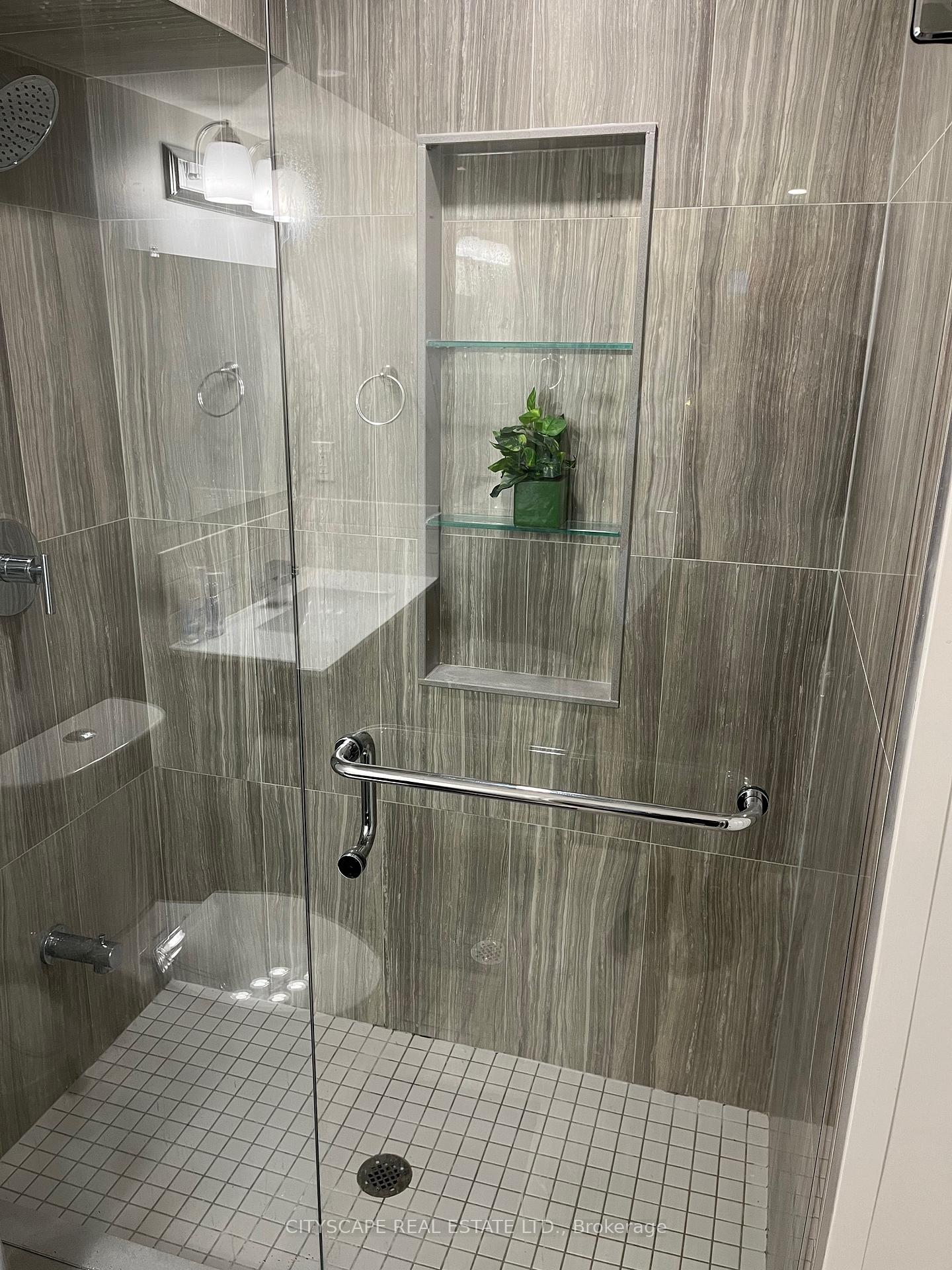 Photo 10 of 27 Seafair Crescent, Brampton, Fletcher's West — HOMEH