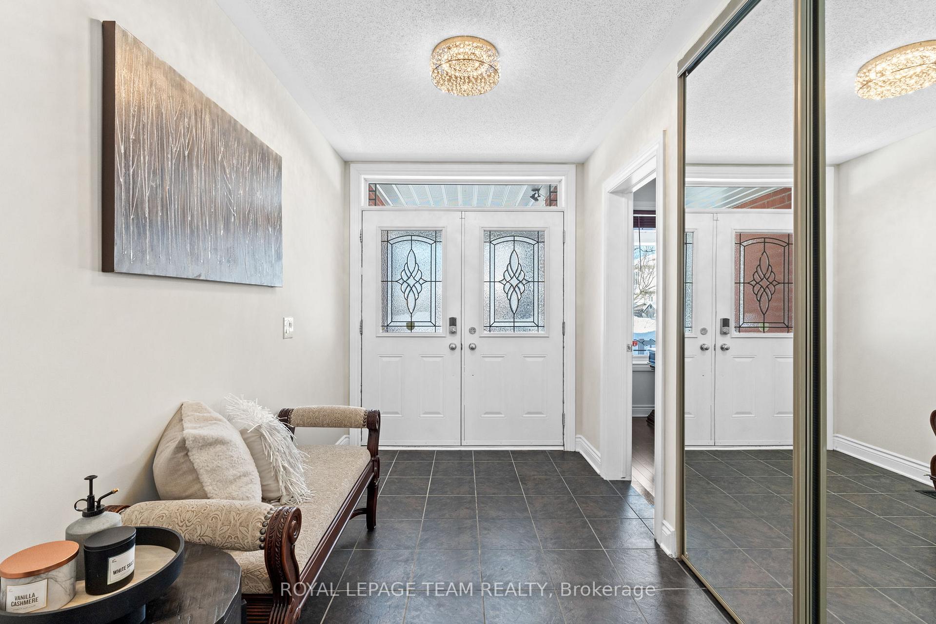 Photo 5 of 655 New Liskeard Crescent, Ottawa, Barrhaven - Strandherd — HOMEH