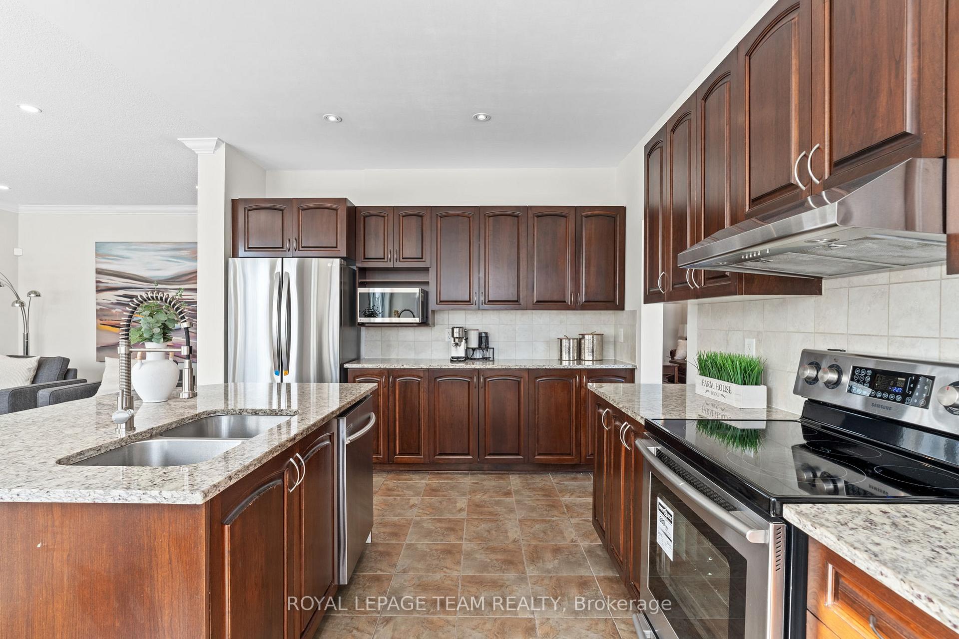 Photo 16 of 655 New Liskeard Crescent, Ottawa, Barrhaven - Strandherd — HOMEH