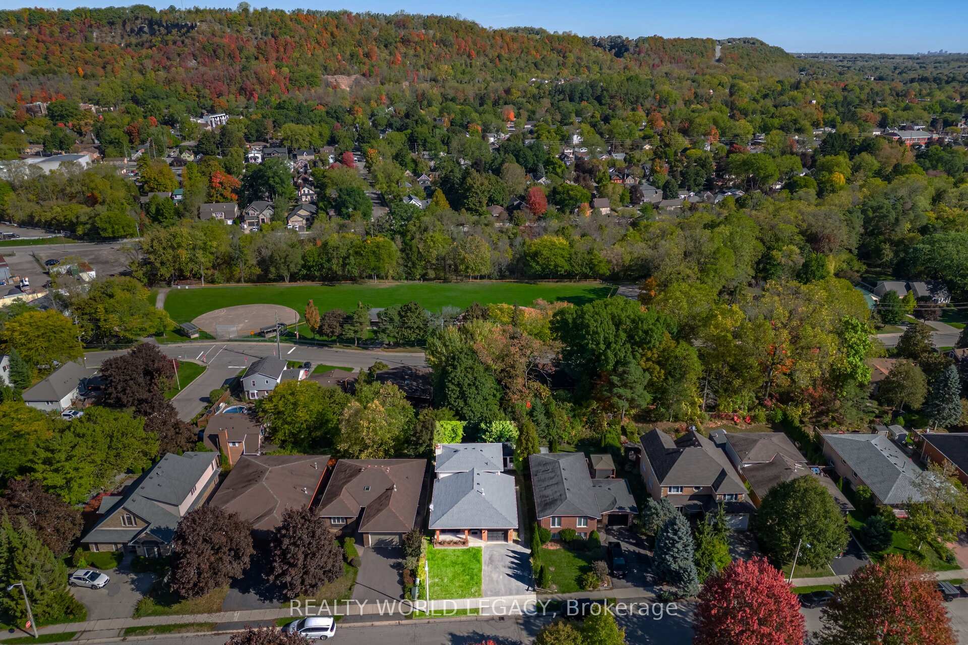 Photo 2 of 33 Morton Avenue, Hamilton, Dundas — HOMEH