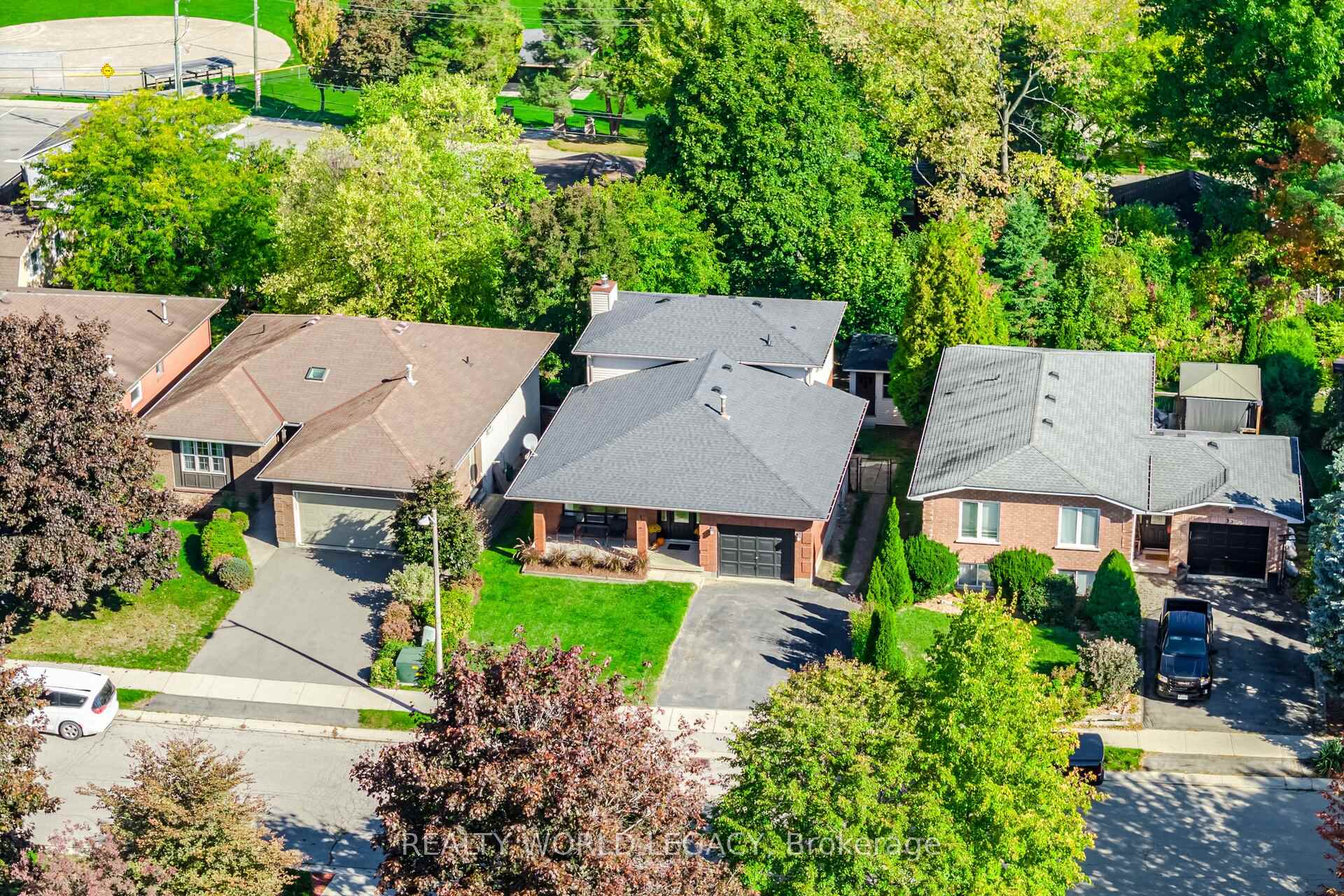 Photo 4 of 33 Morton Avenue, Hamilton, Dundas — HOMEH