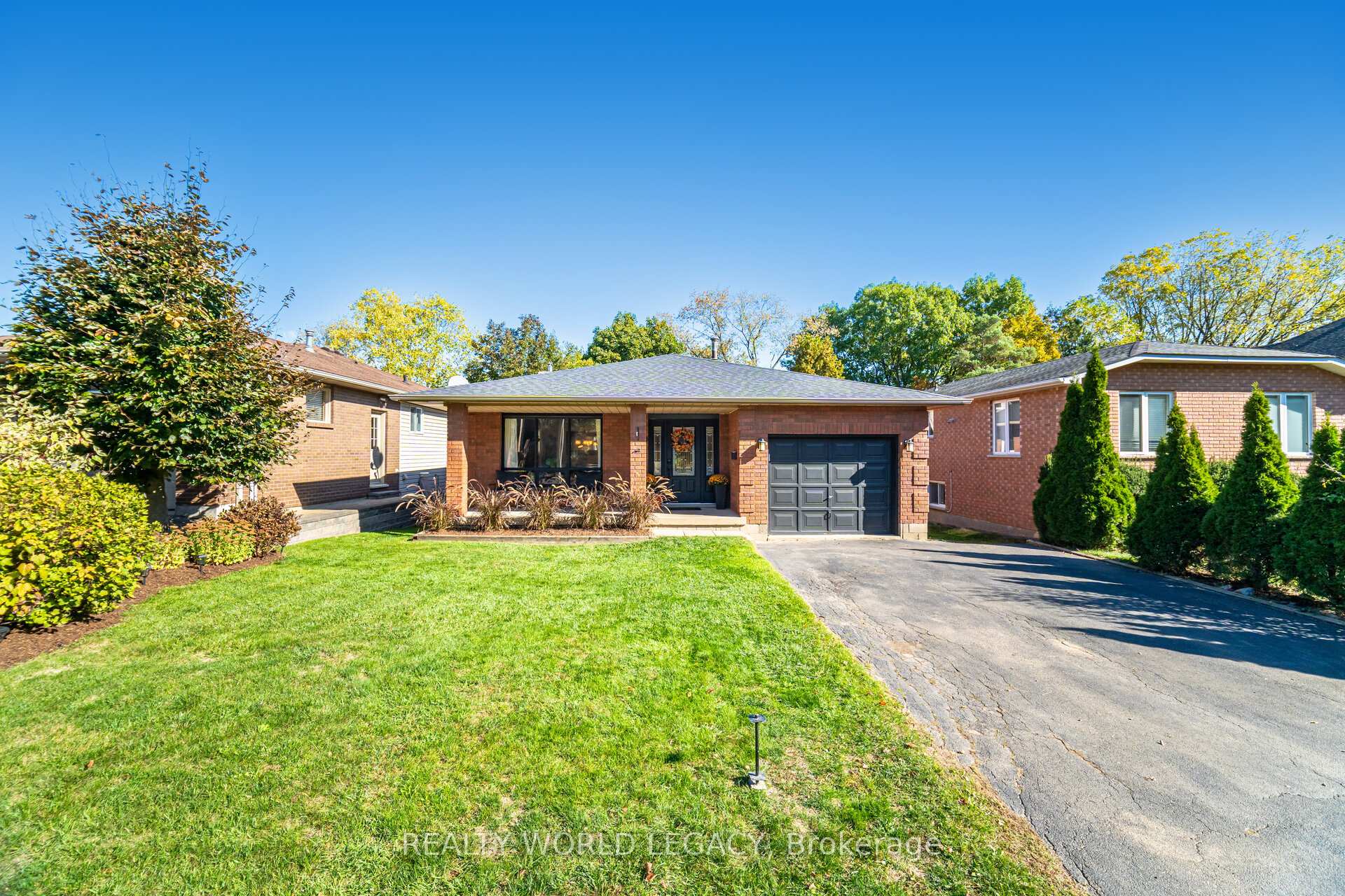 Photo 5 of 33 Morton Avenue, Hamilton, Dundas — HOMEH