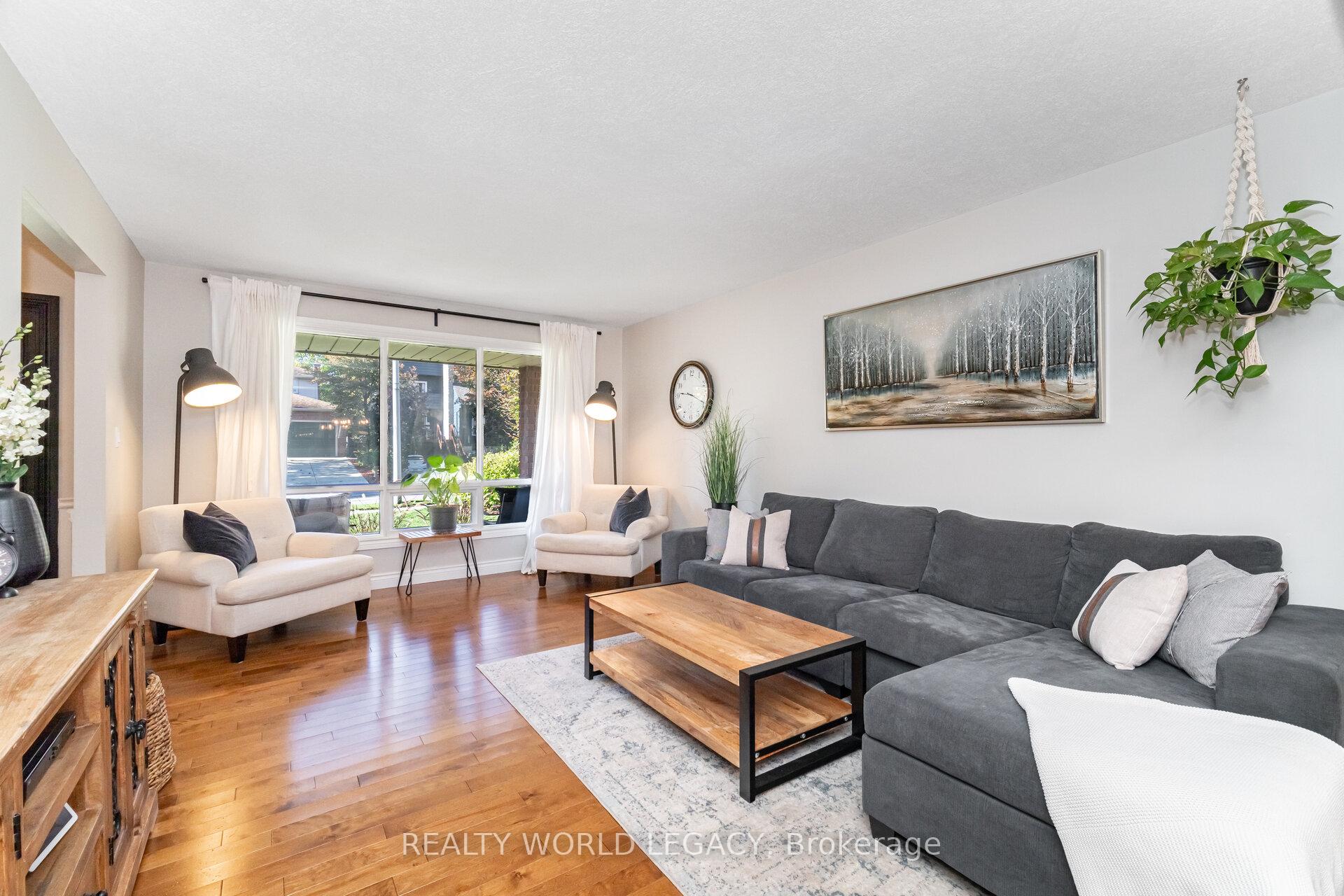Photo 12 of 33 Morton Avenue, Hamilton, Dundas — HOMEH