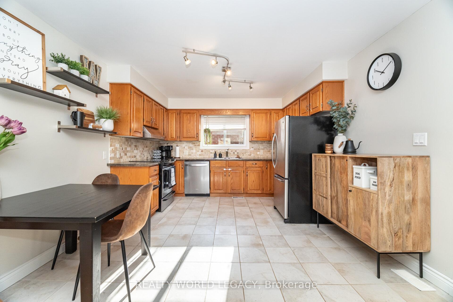 Photo 18 of 33 Morton Avenue, Hamilton, Dundas — HOMEH