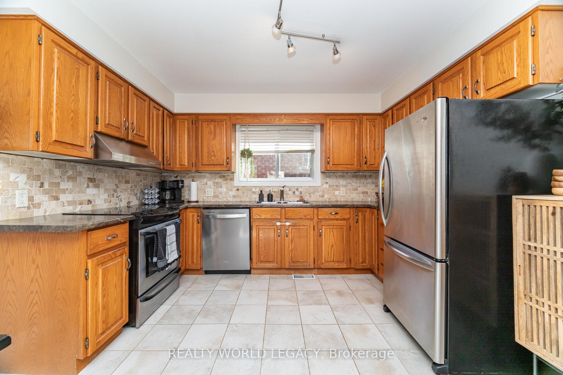 Photo 19 of 33 Morton Avenue, Hamilton, Dundas — HOMEH