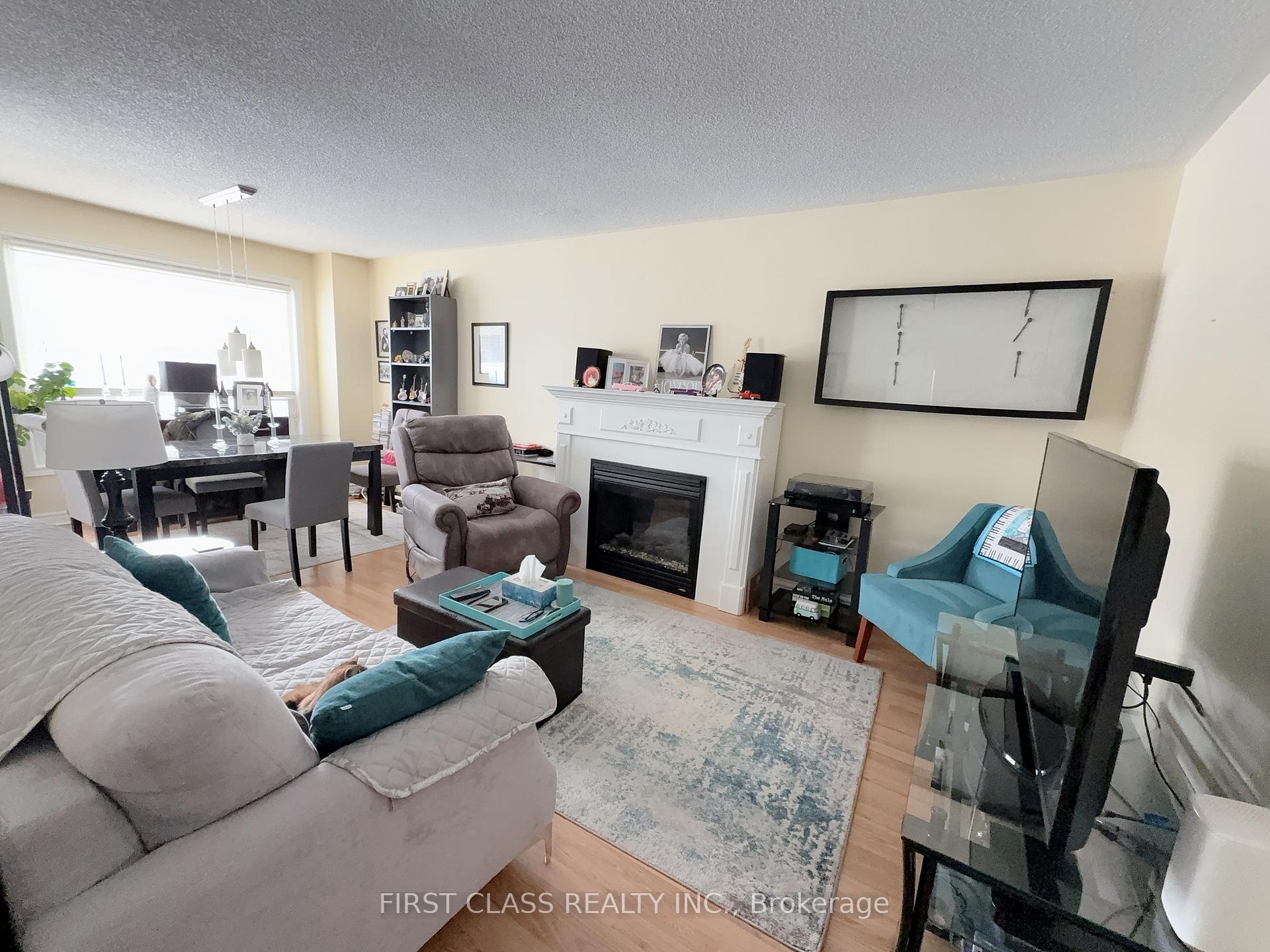 Photo 3 of 25 Mcveigh Drive, Barrie, Northwest — HOMEH