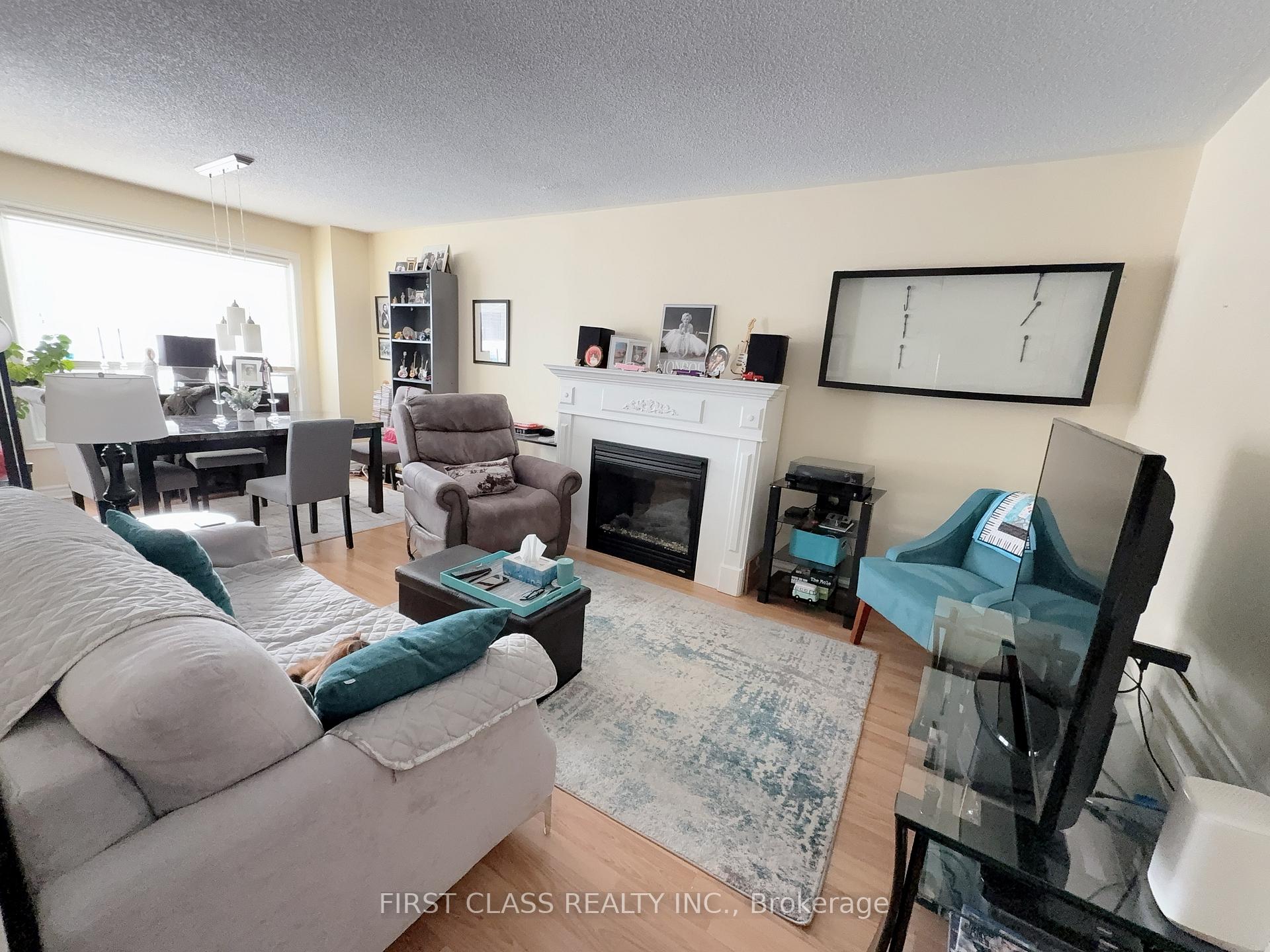 Photo 4 of 25 Mcveigh Drive, Barrie, Northwest — HOMEH
