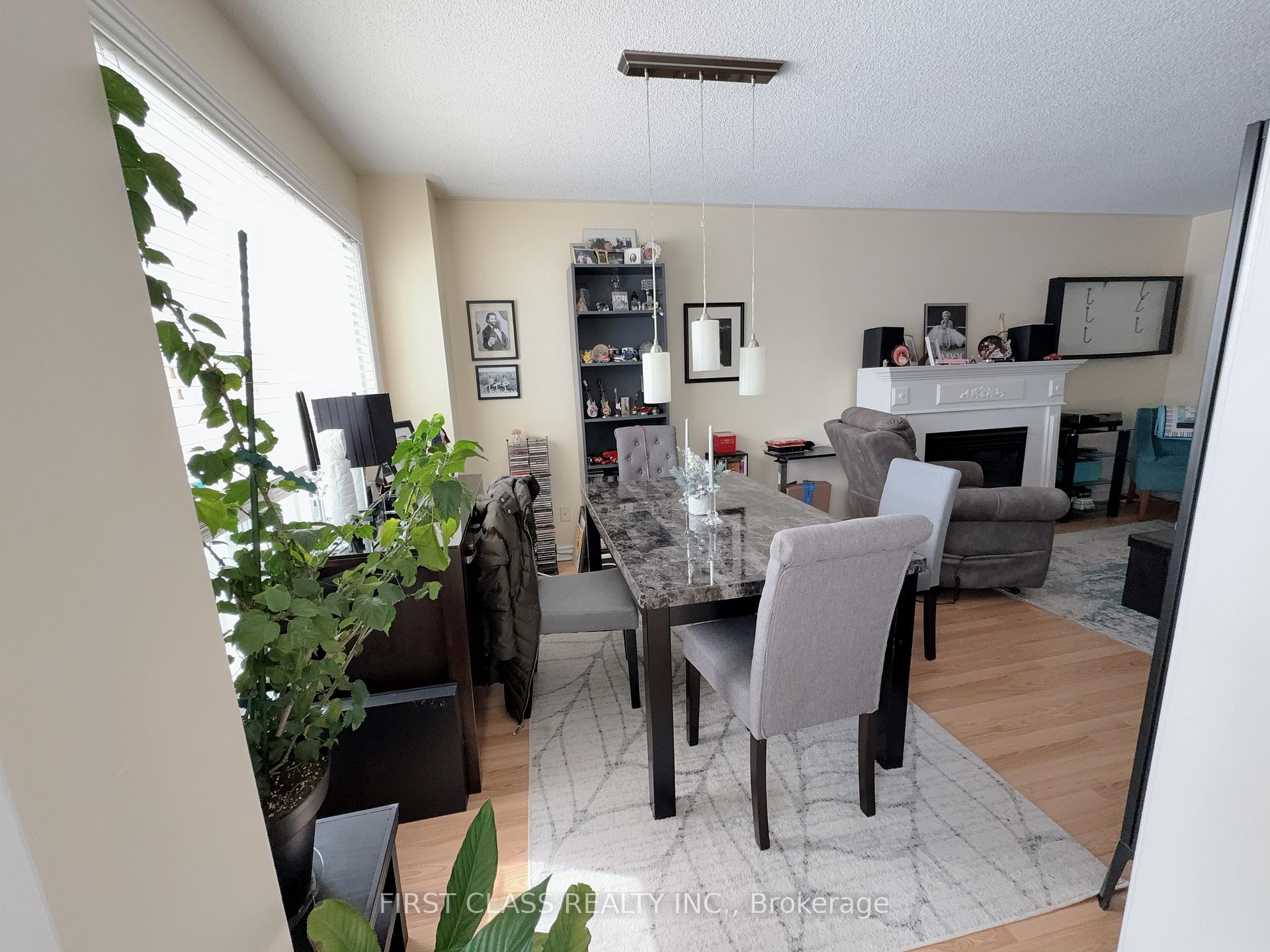 Photo 5 of 25 Mcveigh Drive, Barrie, Northwest — HOMEH