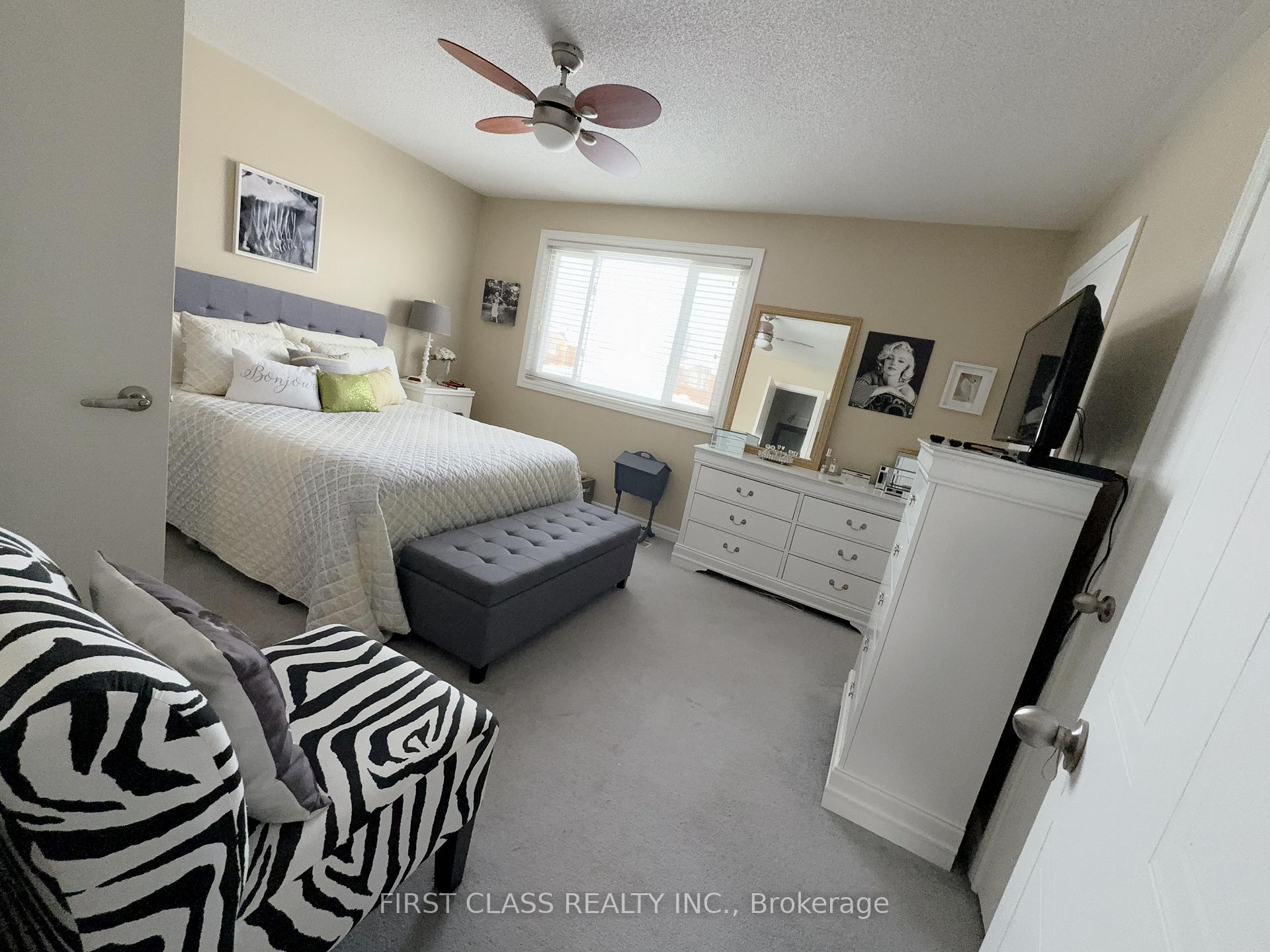 Photo 8 of 25 Mcveigh Drive, Barrie, Northwest — HOMEH