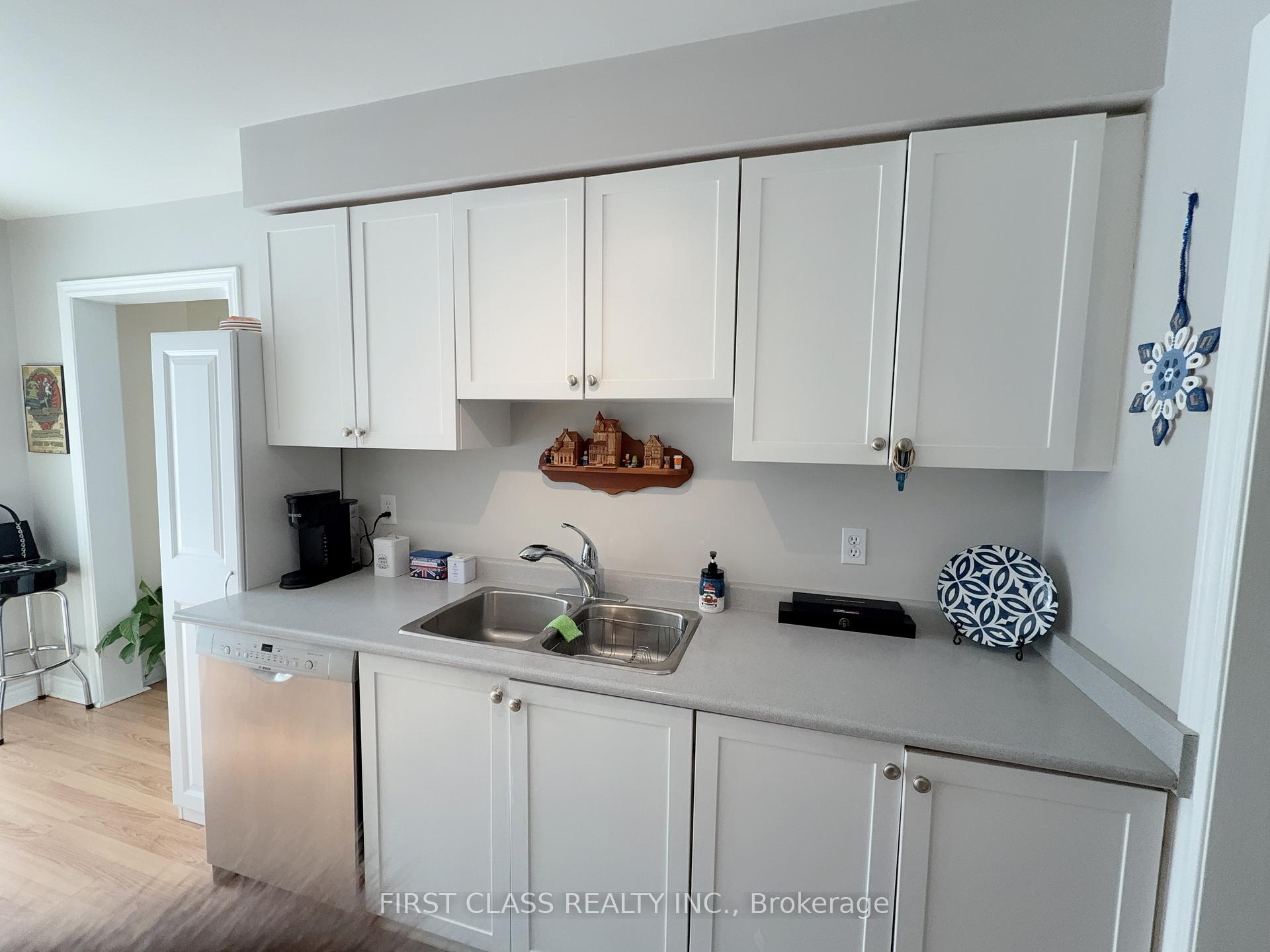 Photo 9 of 25 Mcveigh Drive, Barrie, Northwest — HOMEH