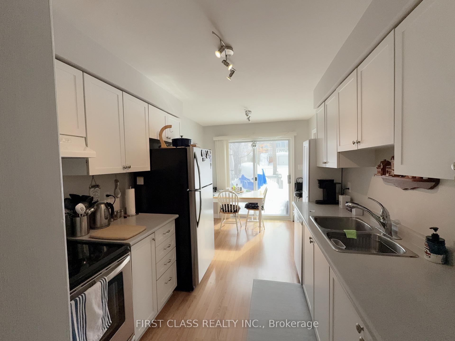 Photo 11 of 25 Mcveigh Drive, Barrie, Northwest — HOMEH