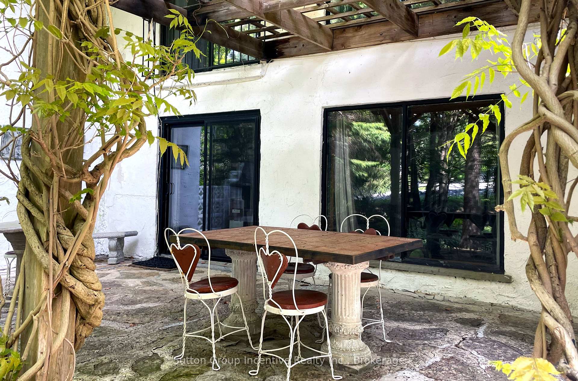 Photo 3 of 187 Arlberg Crescent, Blue Mountains — HOMEH