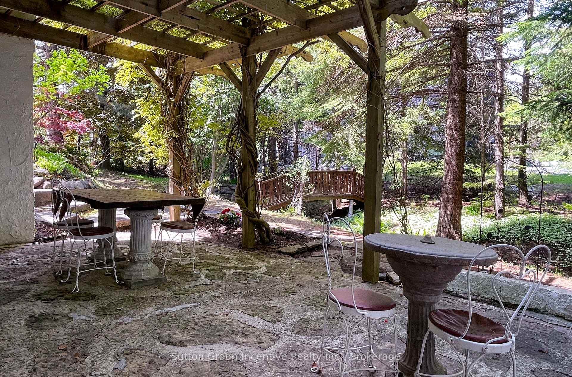 Photo 2 of 187 Arlberg Crescent, Blue Mountains — HOMEH
