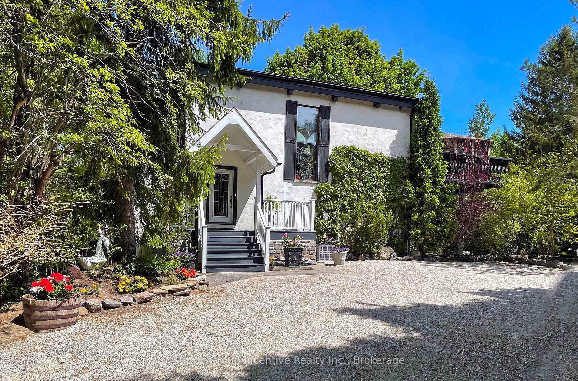 Photo 8 of 187 Arlberg Crescent, Blue Mountains — HOMEH