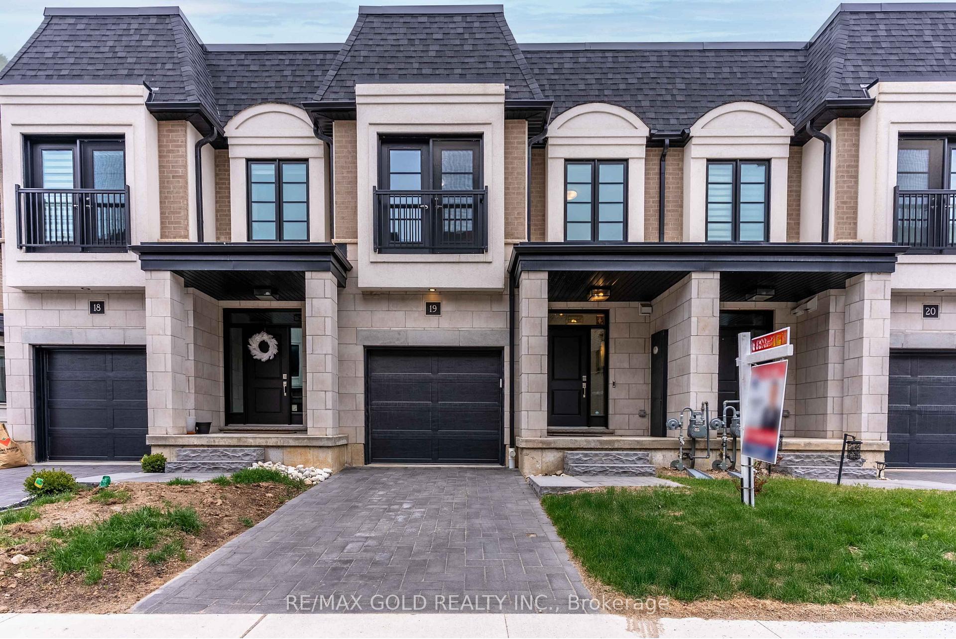 Front of Unit 19, 143 Elgin Street N