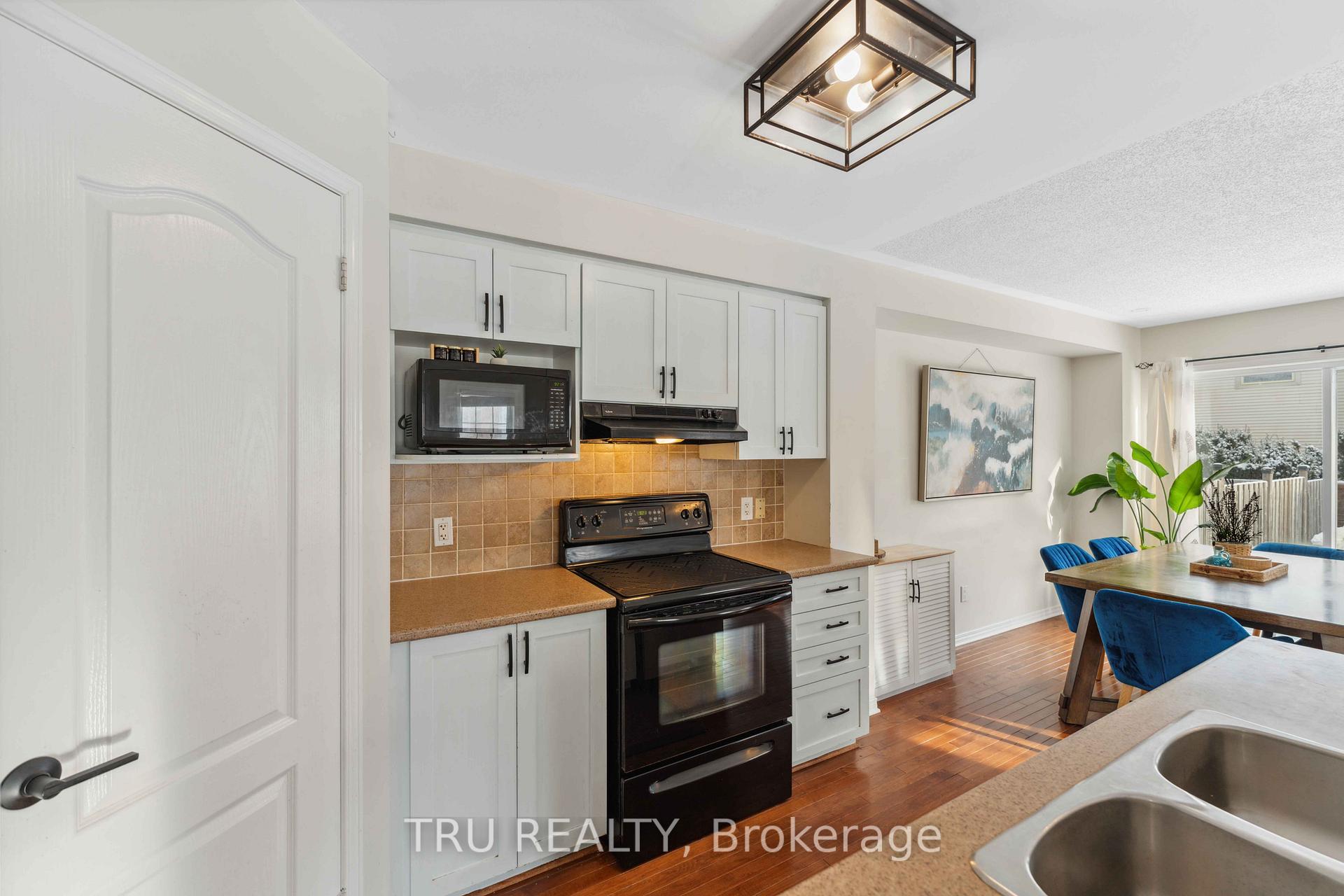 Photo 12 of 148 Prem Circle, Ottawa, Barrhaven - Cedargrove/Fraserdale — HOMEH